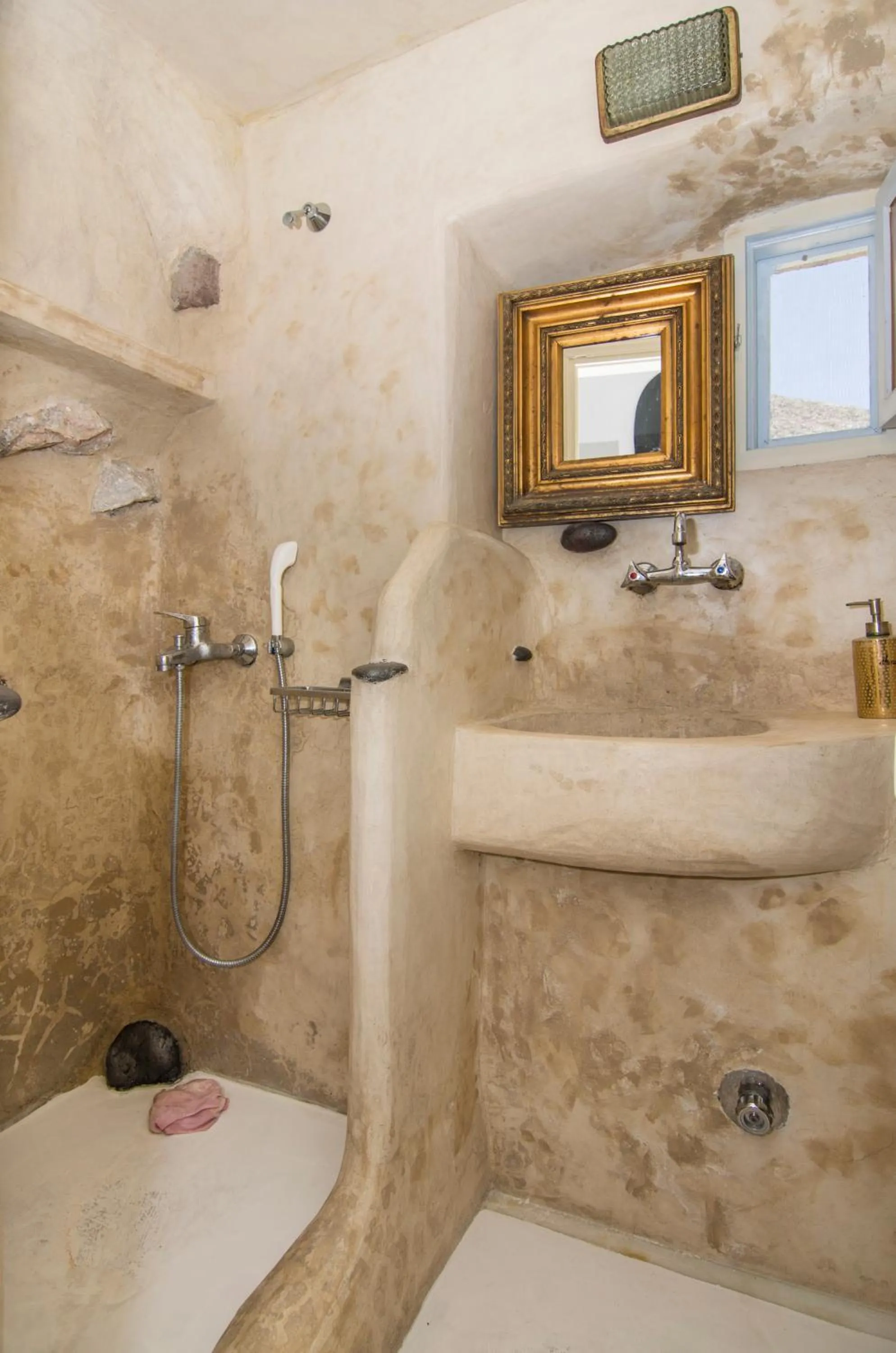 Bathroom in Timedrops Santorini Villas