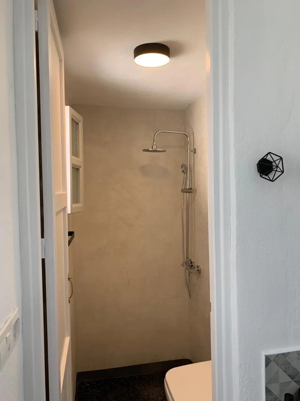 Shower in Timedrops Santorini Villas