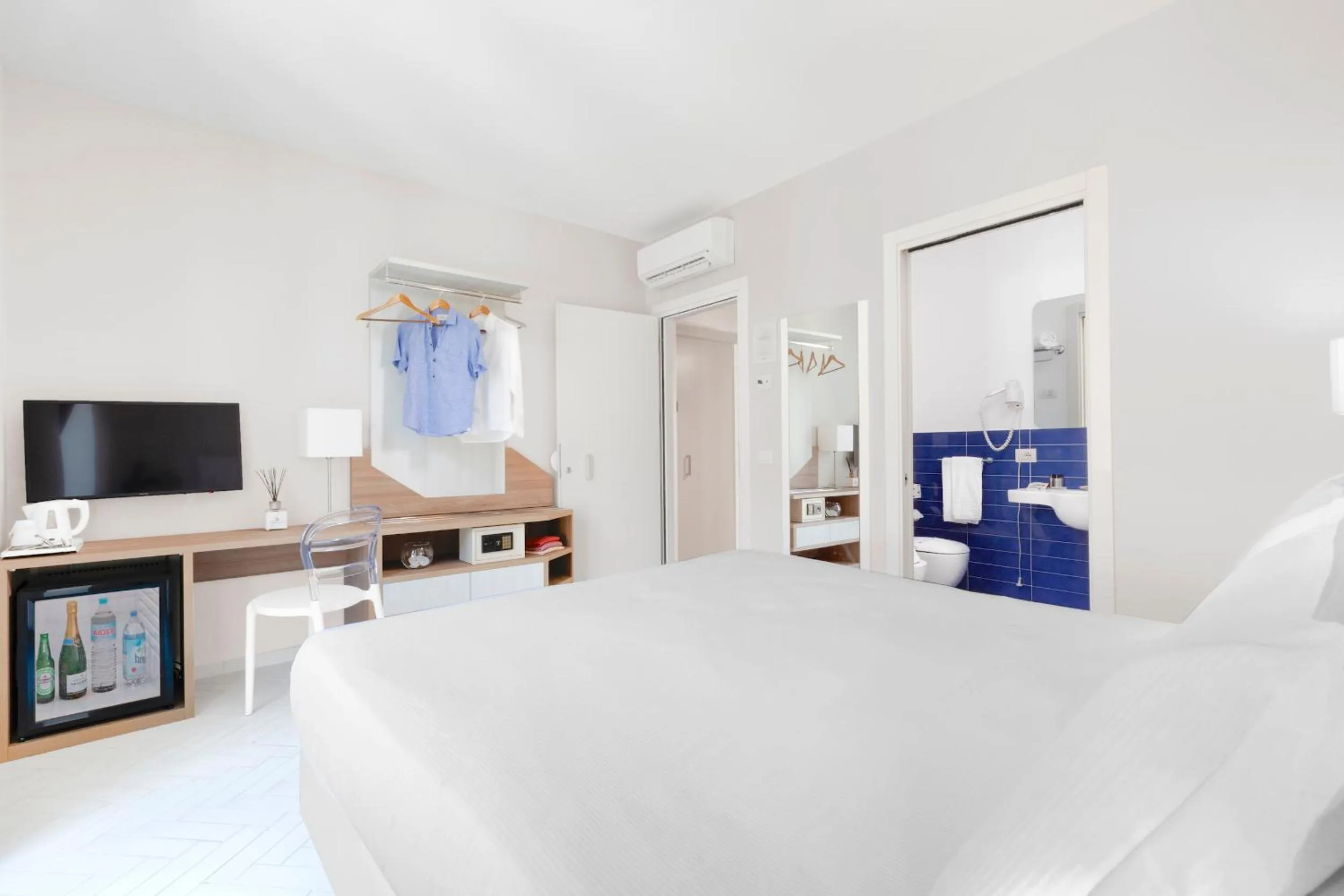 Toilet, Bed in Palazzo Tasso