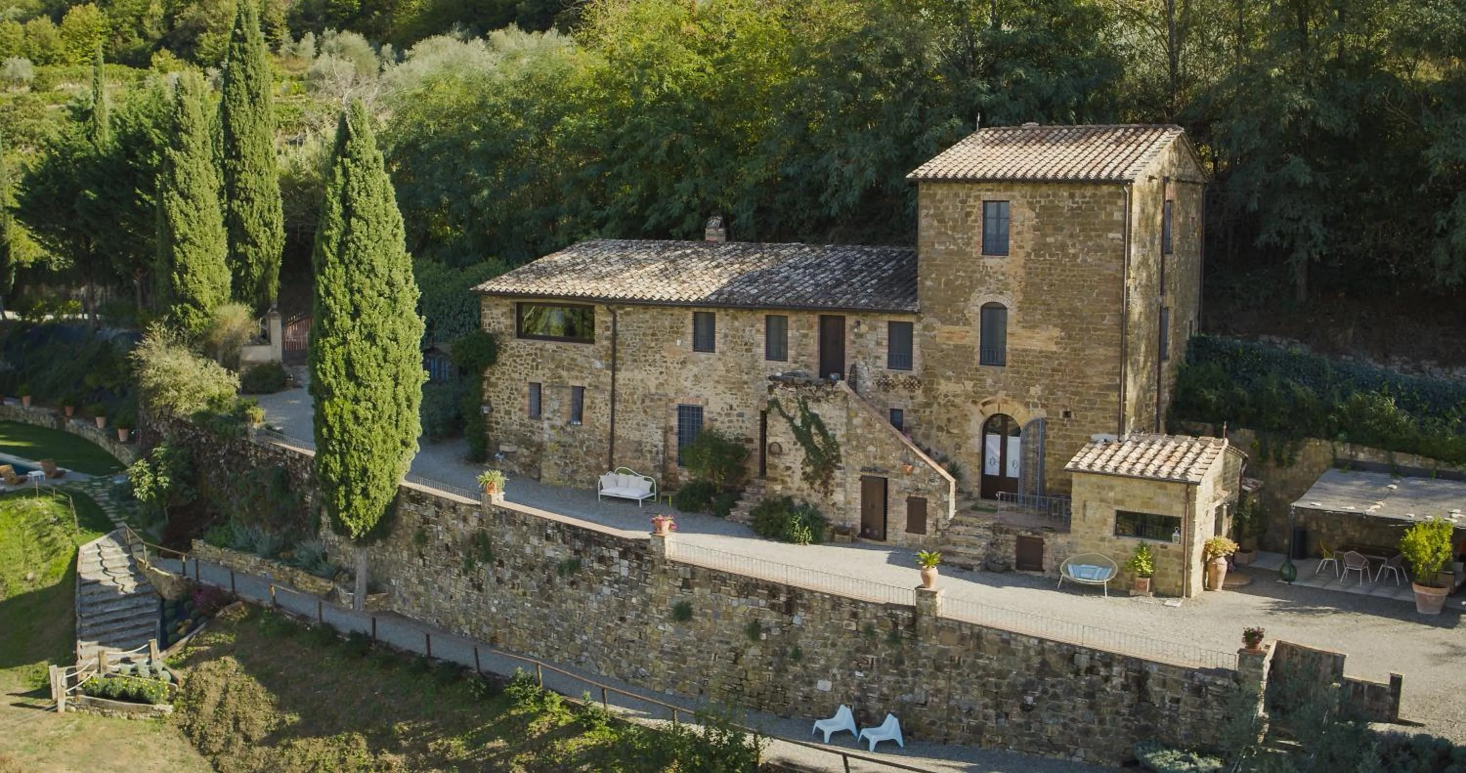 Property building in il burellino