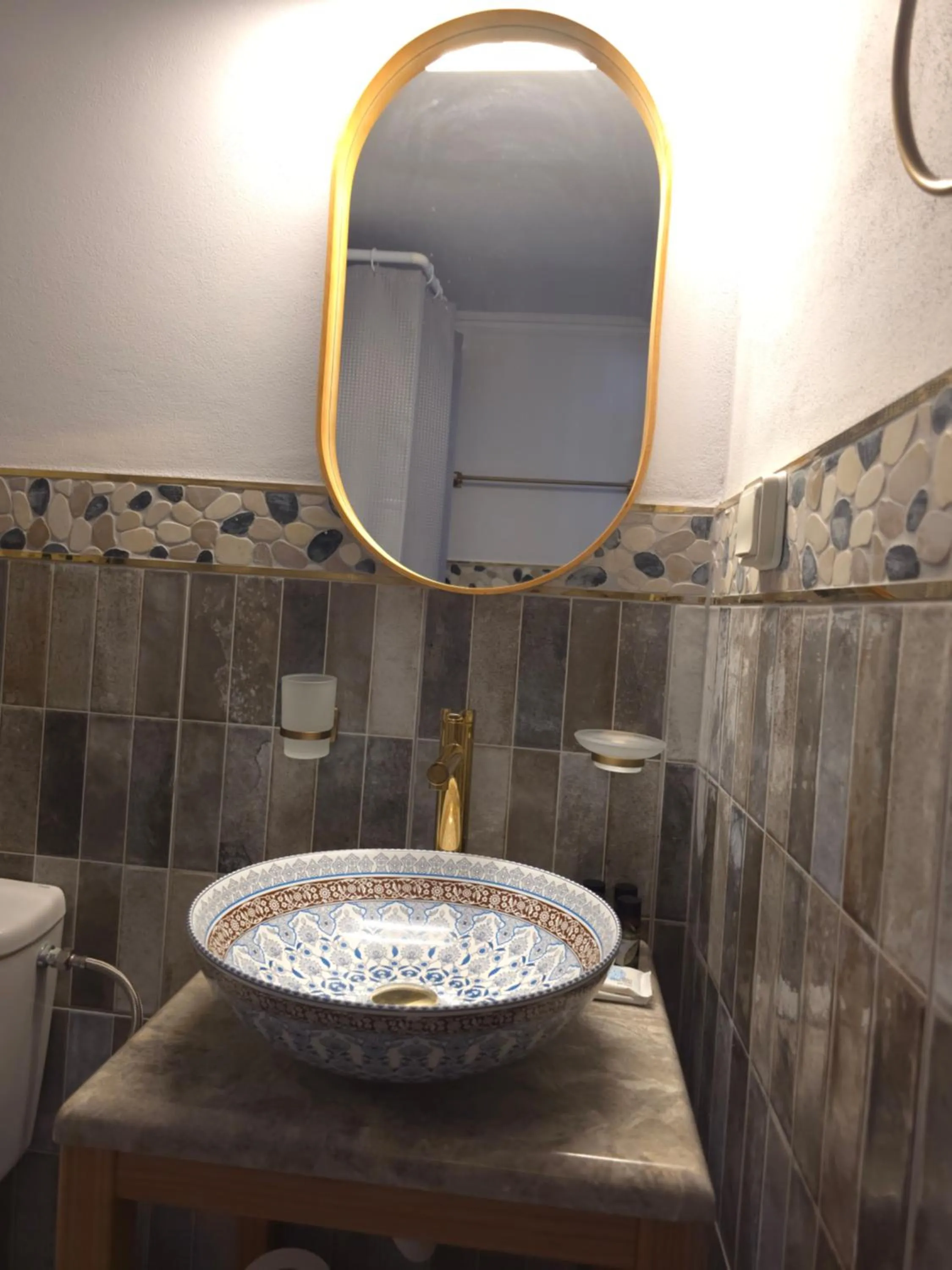 Bathroom in Dorian Hotel