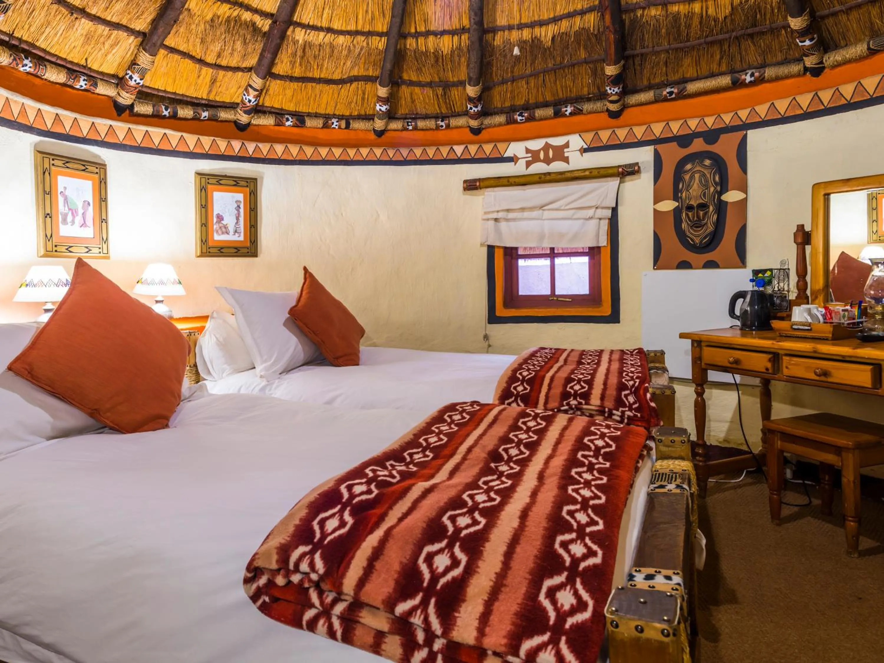 Coffee/tea facilities, Bed in aha Lesedi African Lodge & Cultural Village