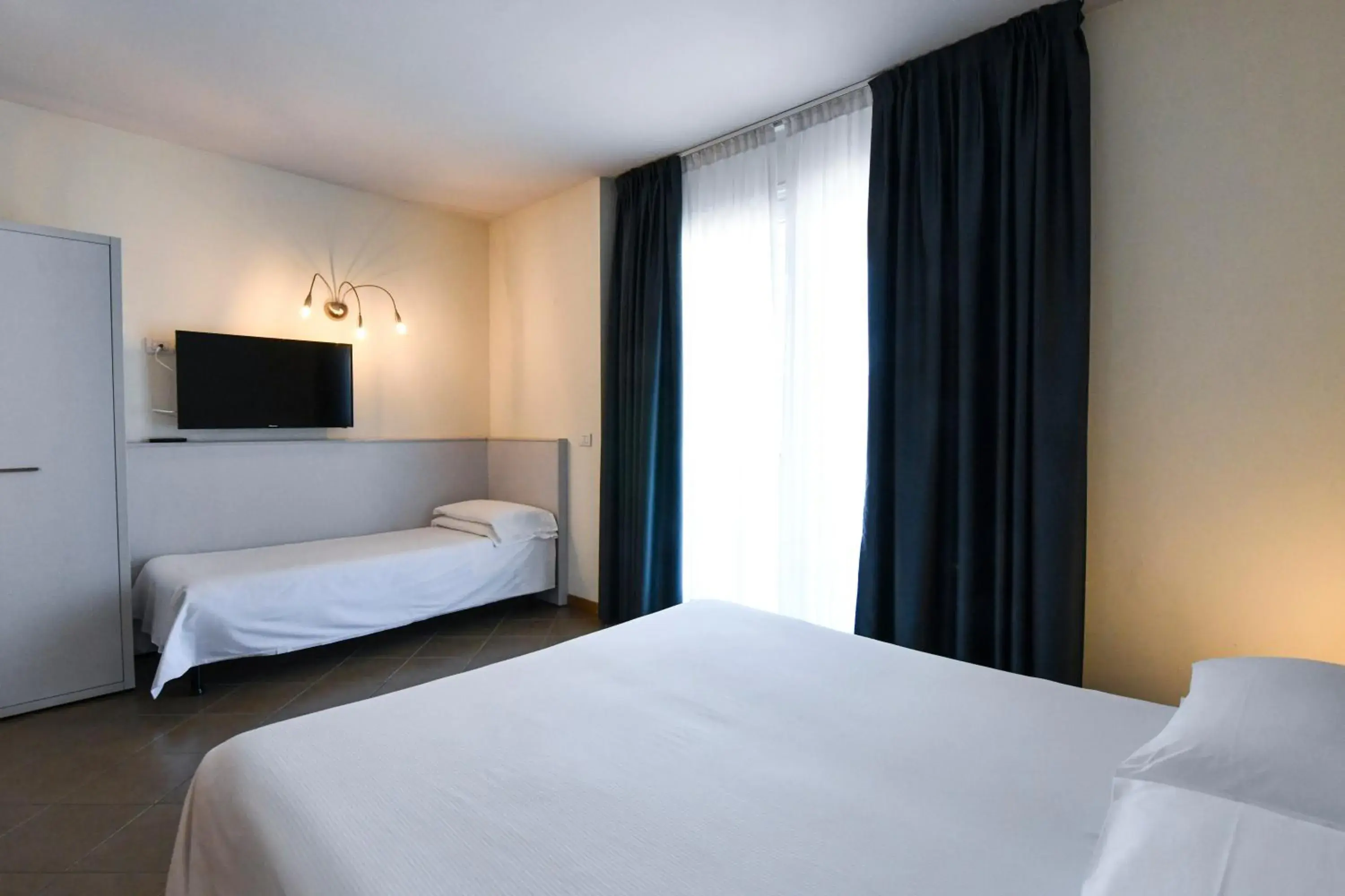 One-Bedroom Apartment with Terrace, Beach Access and Parking in Hotel Eden One-Bedroom Apartment with Terrace, Beach Access and Parking in Hotel Eden