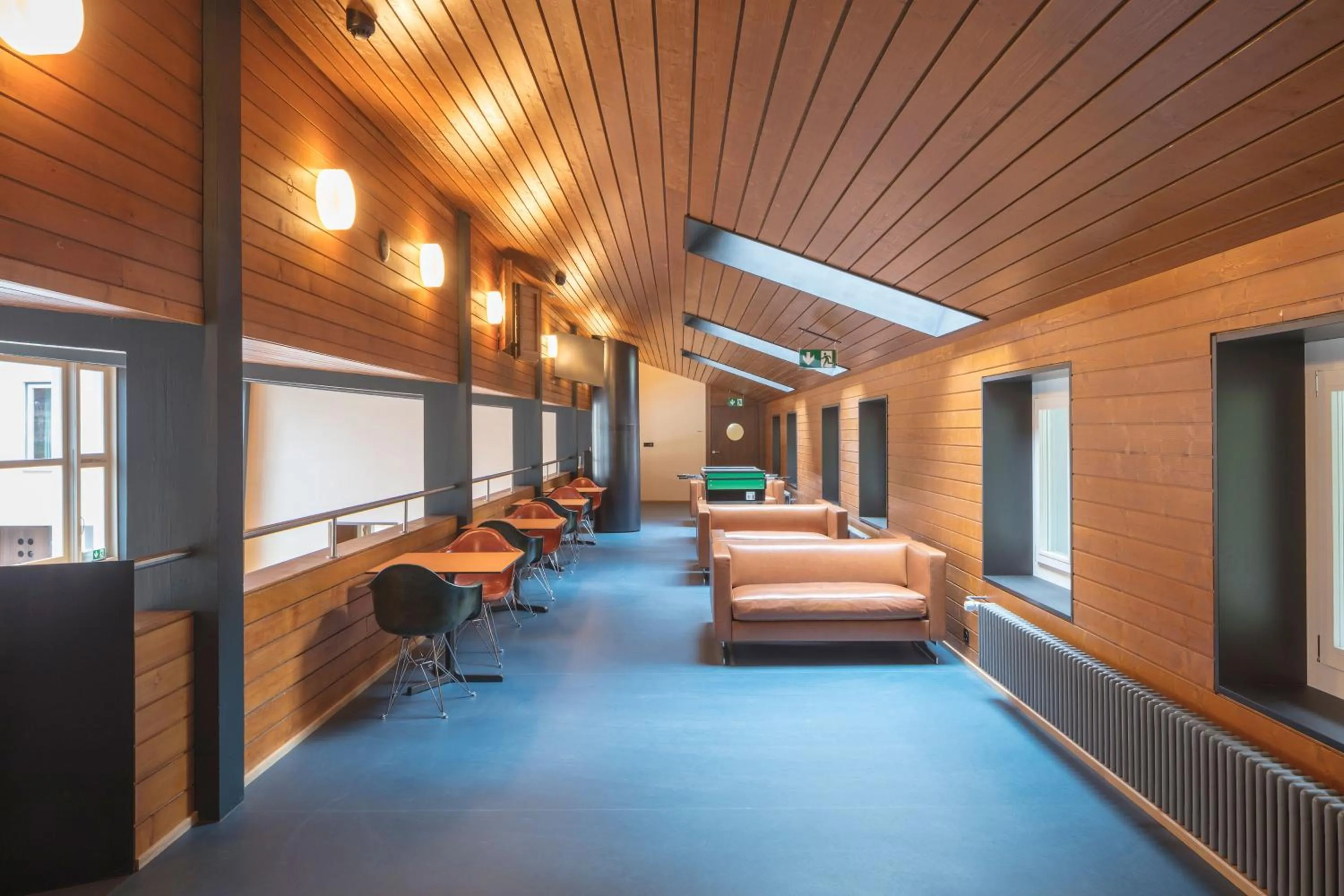 Communal lounge/ TV room, Bed in Bern Youth Hostel