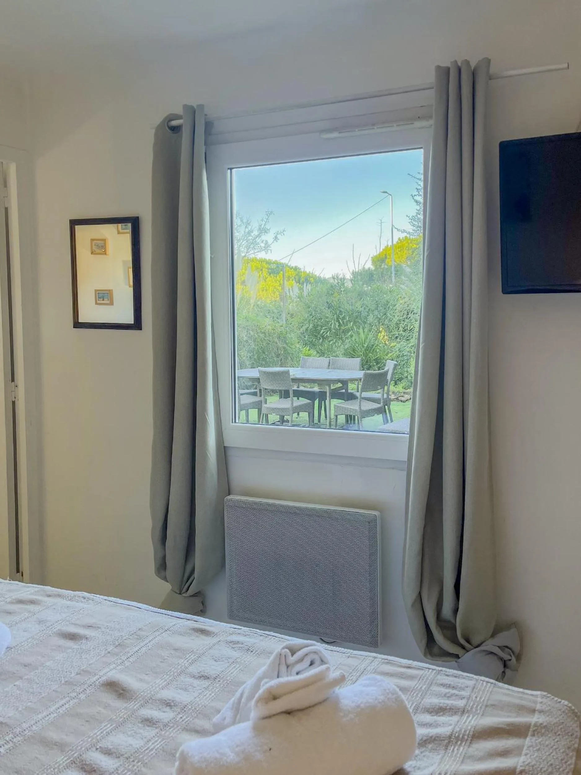 Garden view, Bed in Hôtel Villa Maya - Golfe de Saint-Tropez