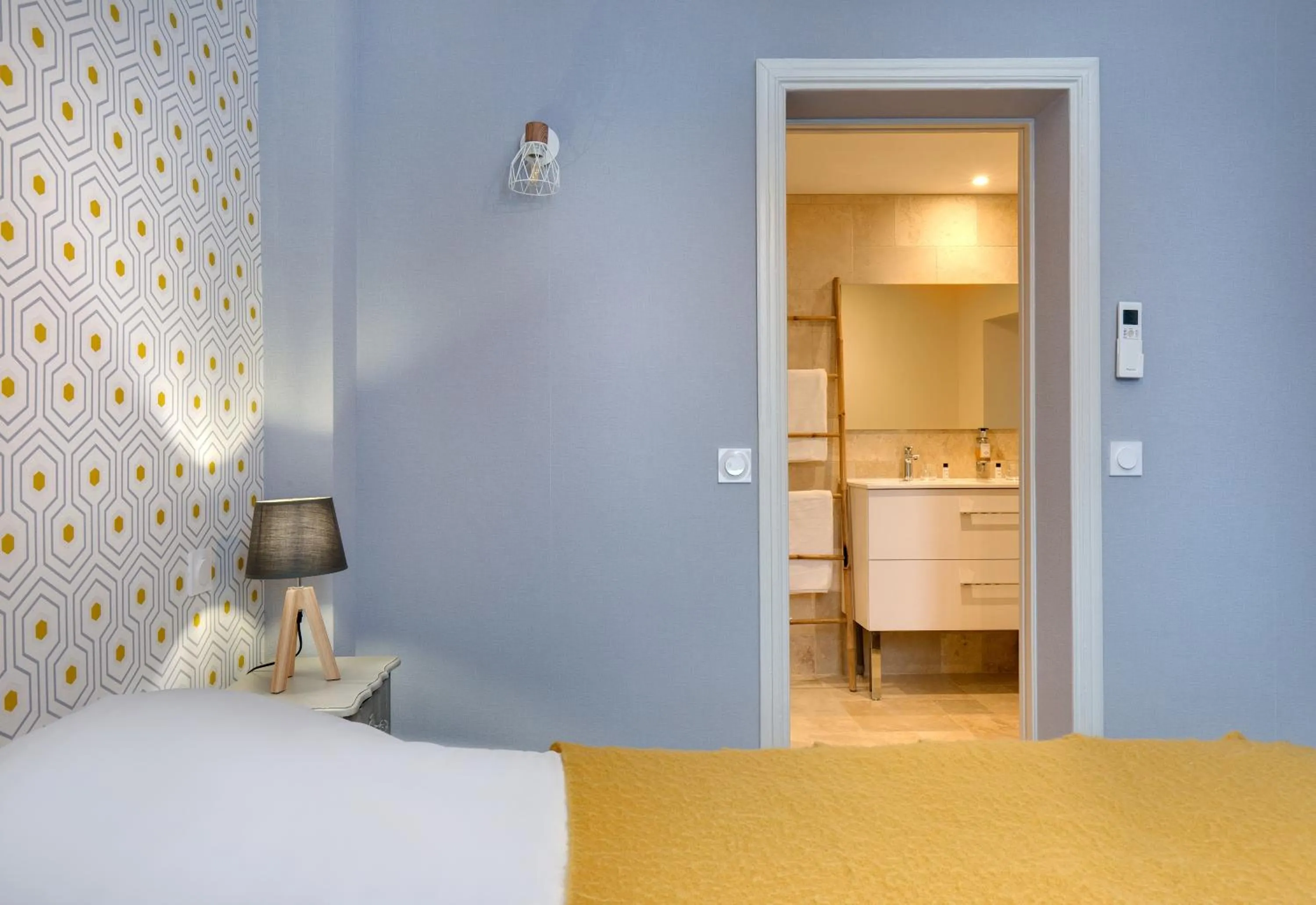 Photo of the whole room, Bed in Hotel La Roseraie