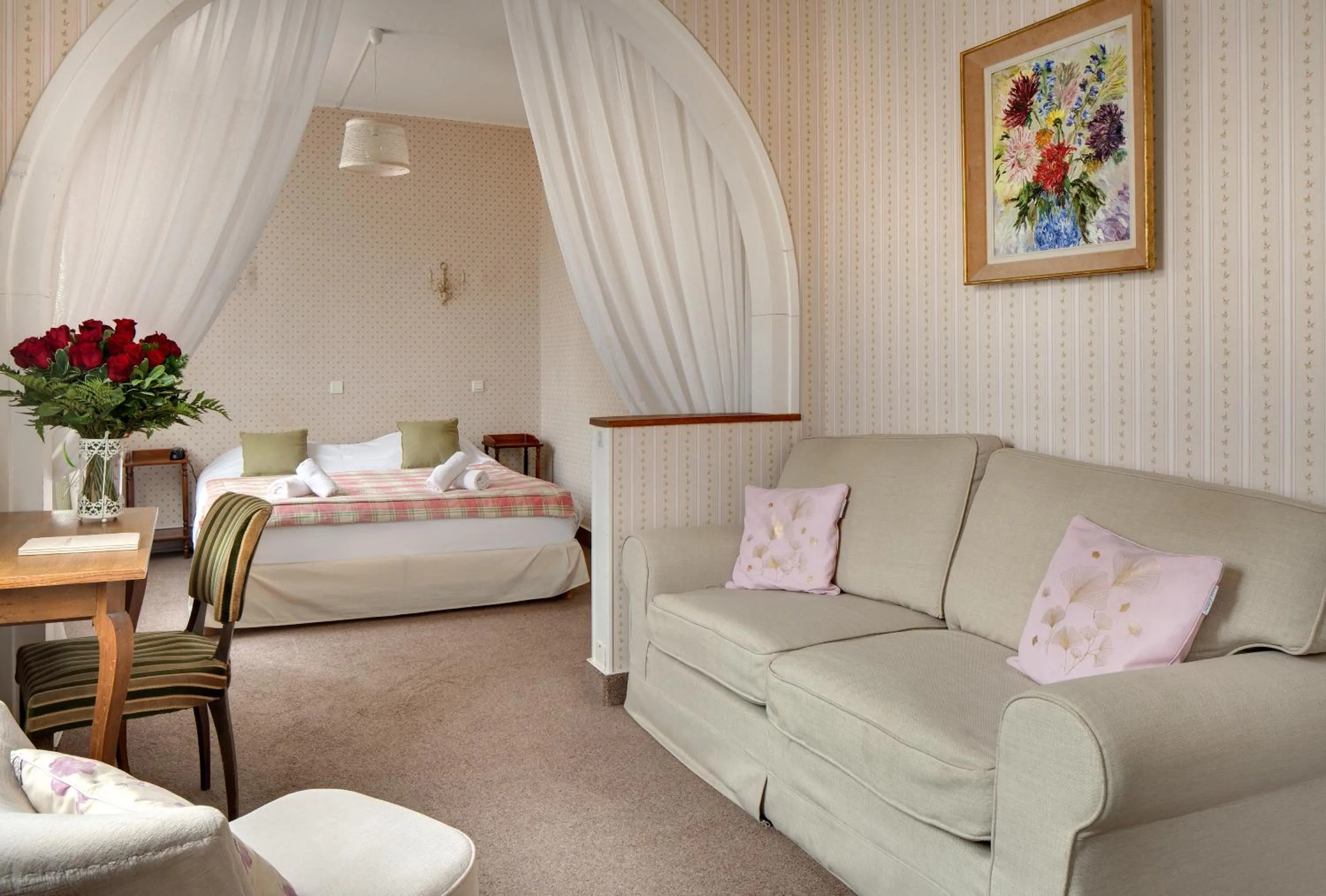 Photo of the whole room, Bed in Hotel La Roseraie