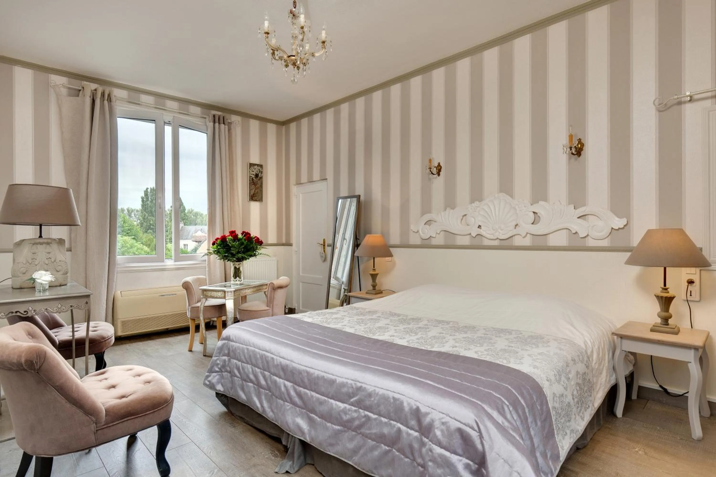 Photo of the whole room, Bed in Hotel La Roseraie