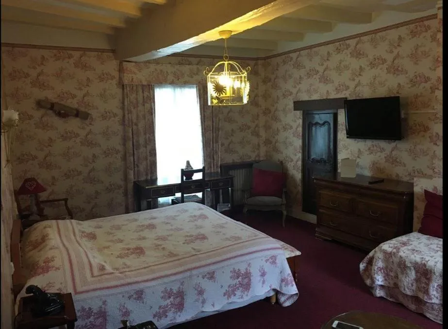 Two-Bedroom Suite in Hotel La Roseraie