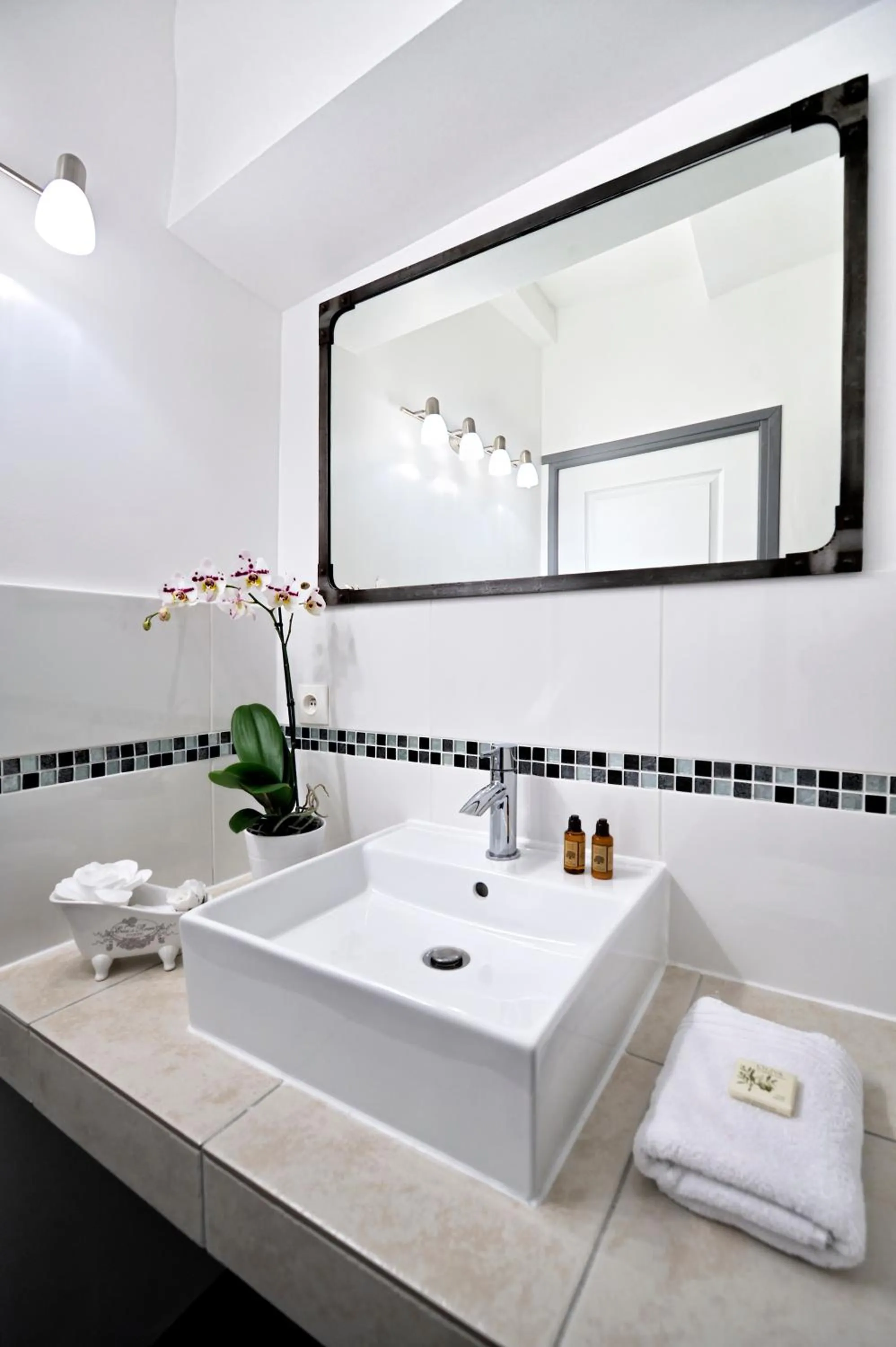 Bathroom in Hotel La Roseraie