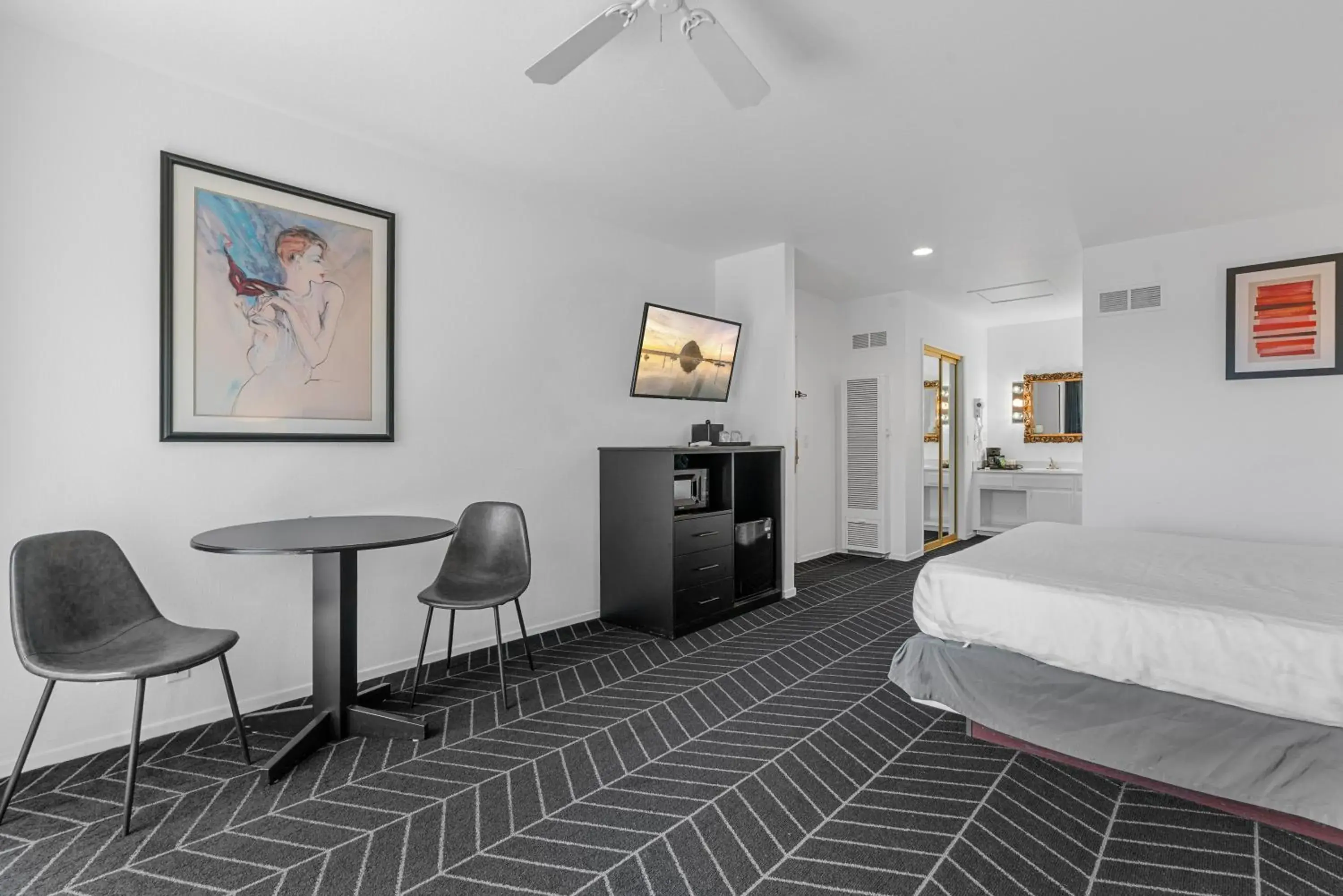 1 King Bed with Balcony, Non-Smoking in Masterpiece Hotel 1 King Bed with Balcony, Non-Smoking in Masterpiece Hotel