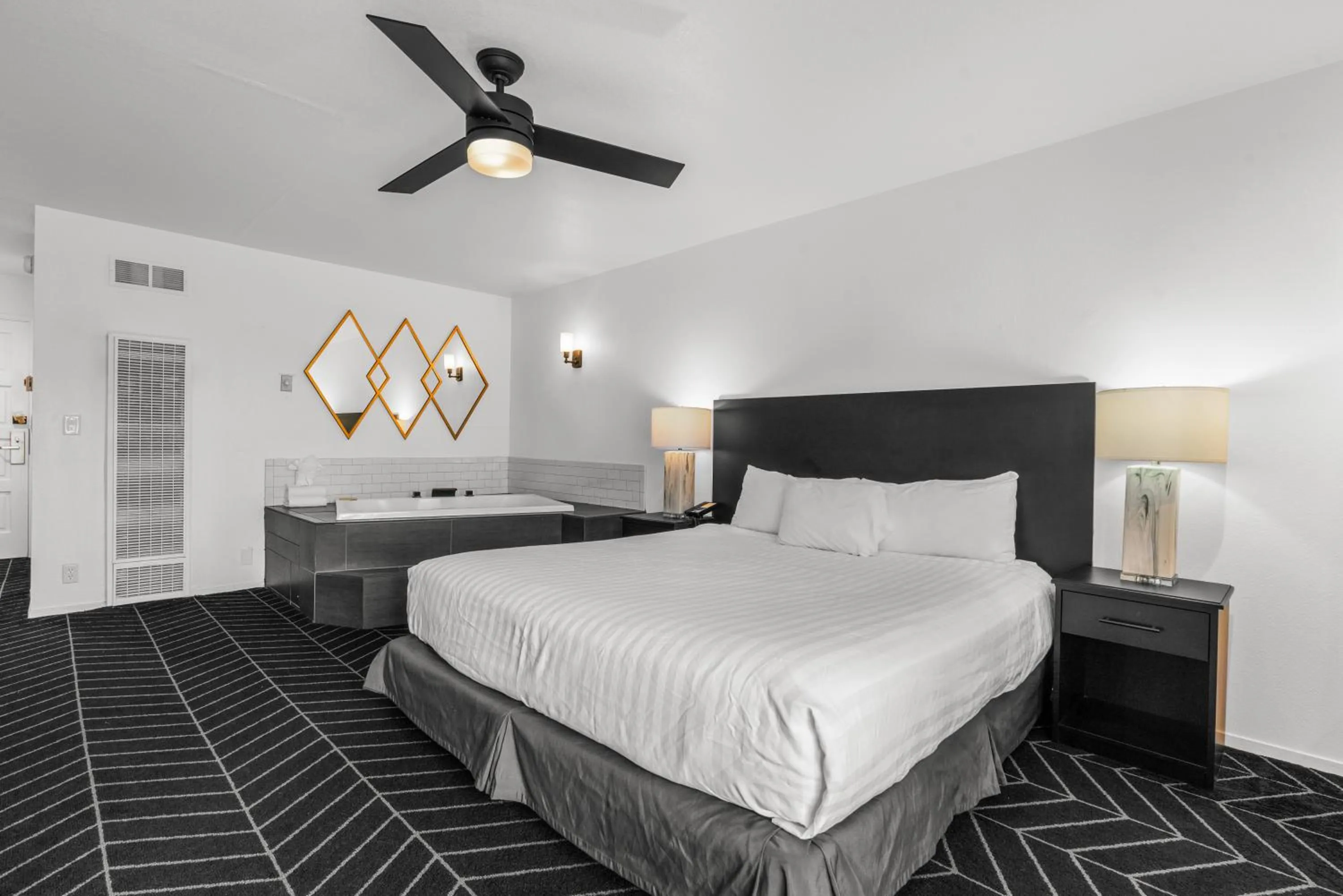 Bedroom, Bed in Masterpiece Hotel