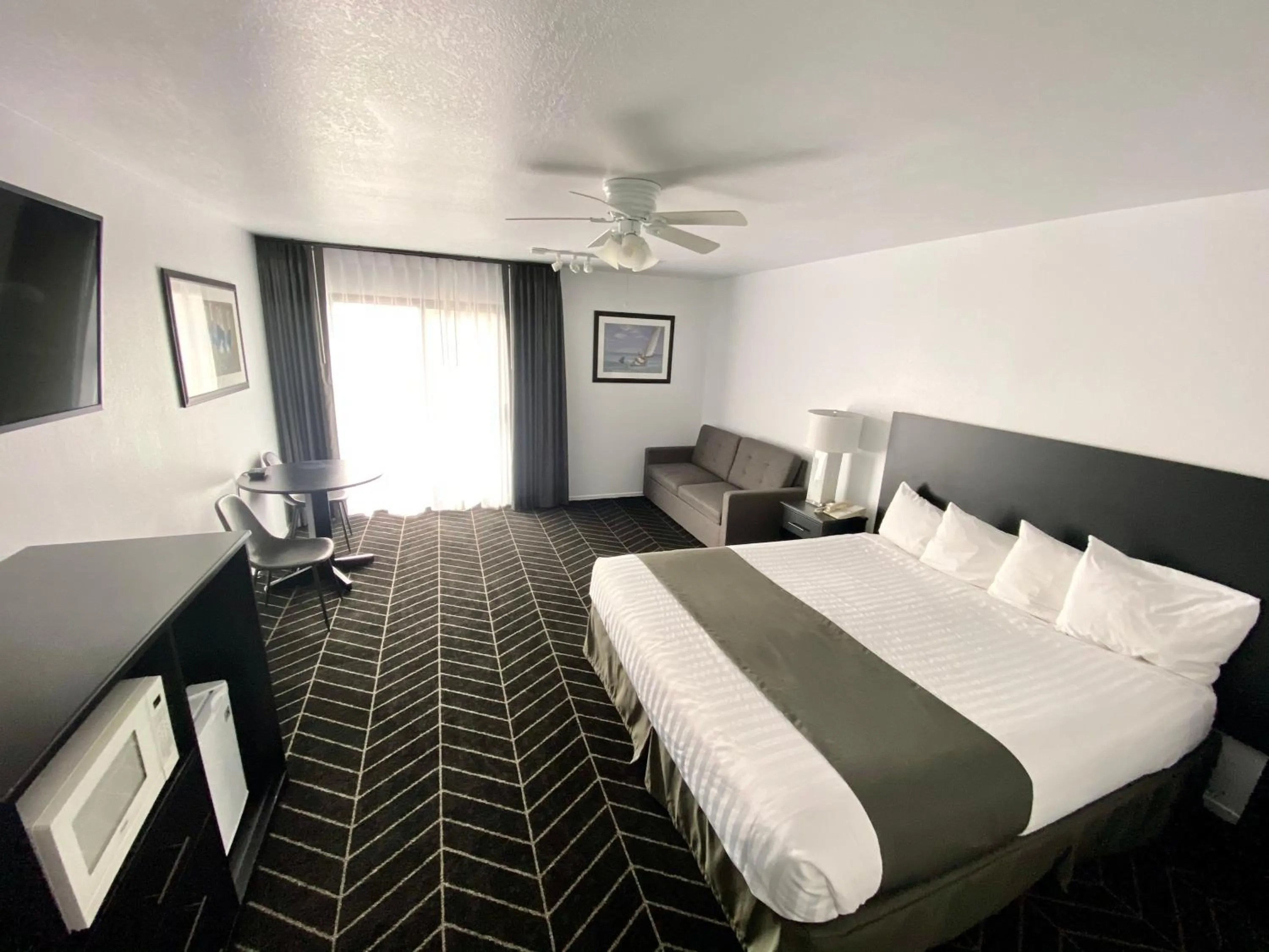 Bedroom, Bed in Masterpiece Hotel