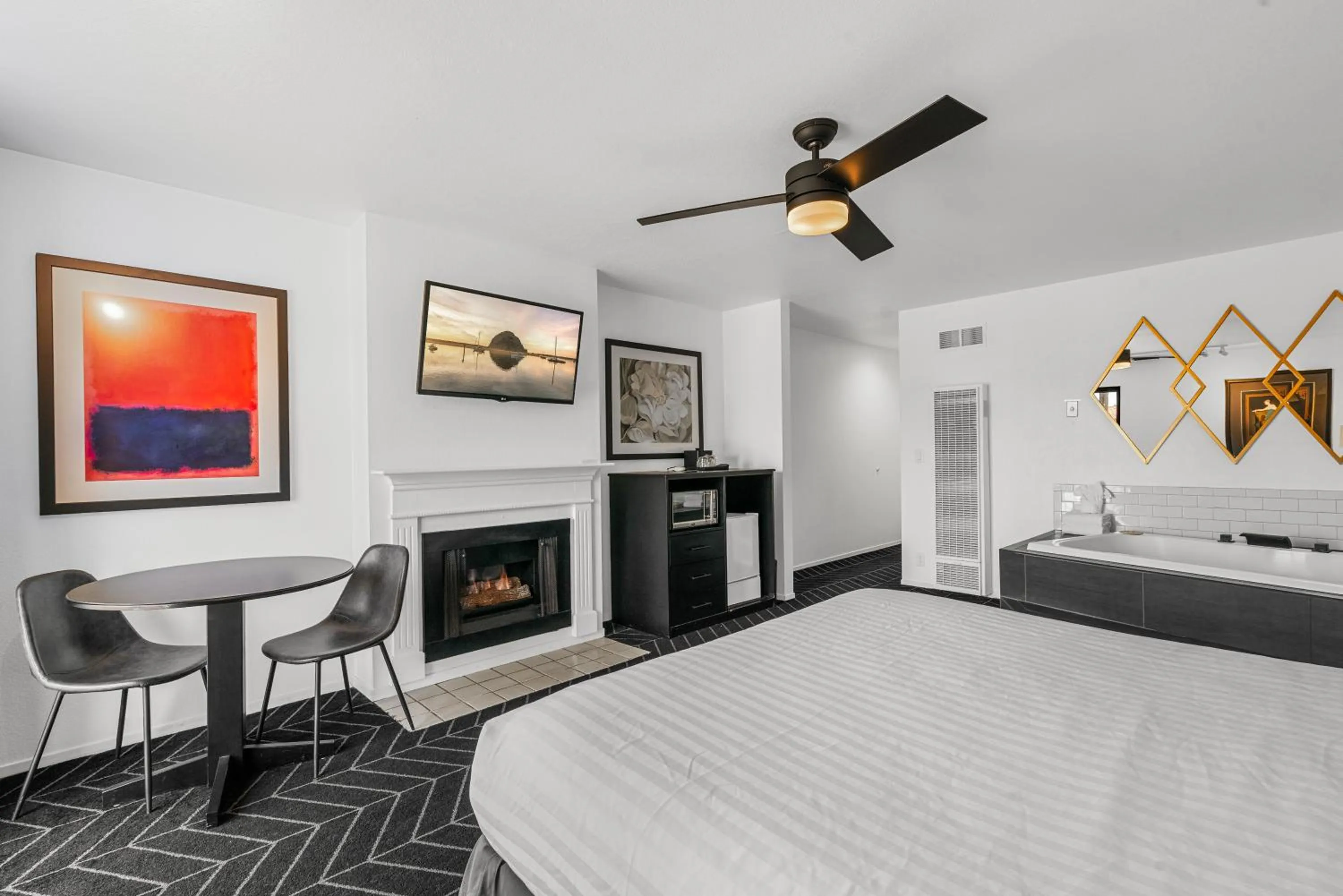 Bedroom, Bed in Masterpiece Hotel