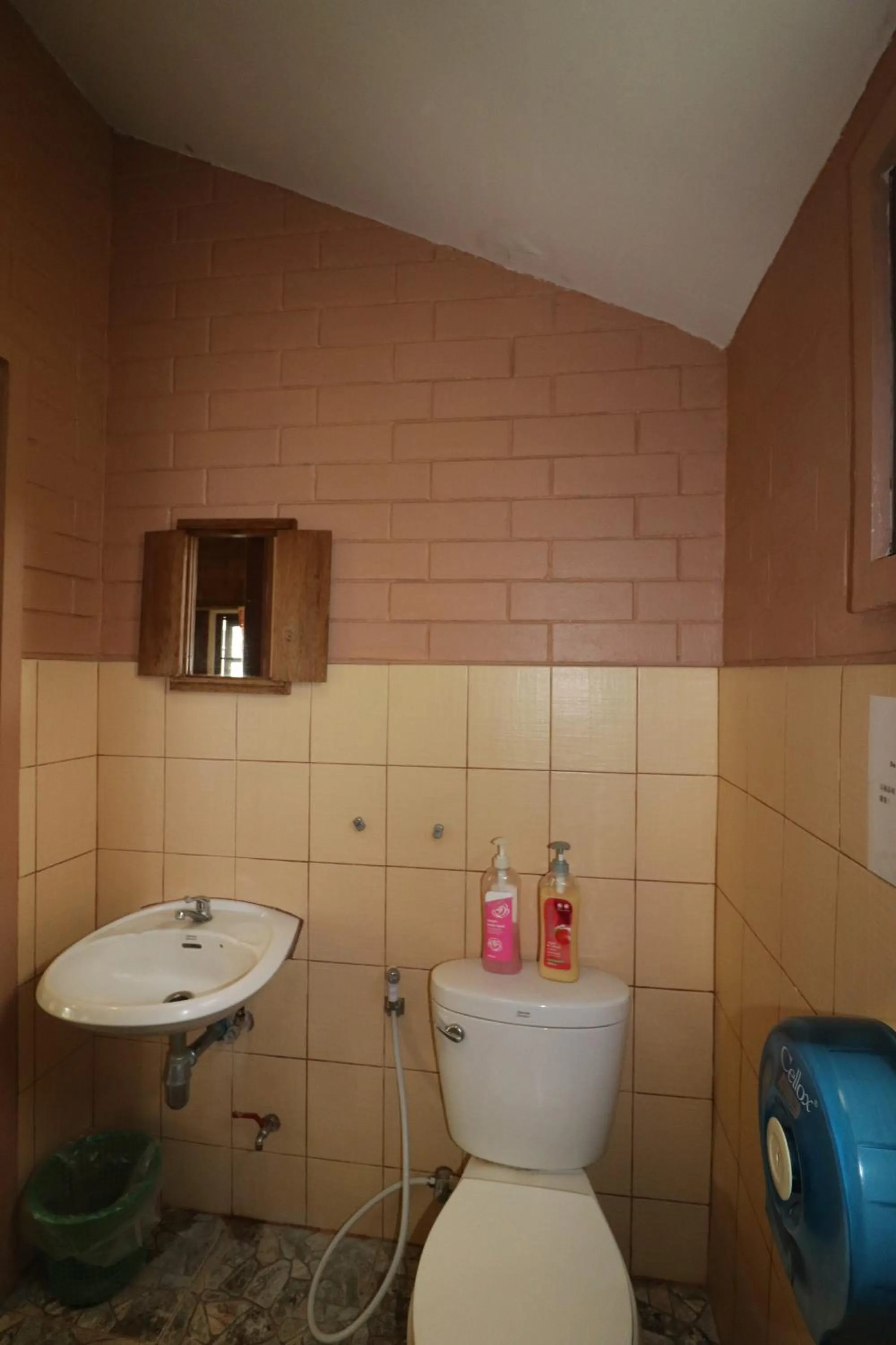 Bathroom in GongKaew HuenKum Hotel