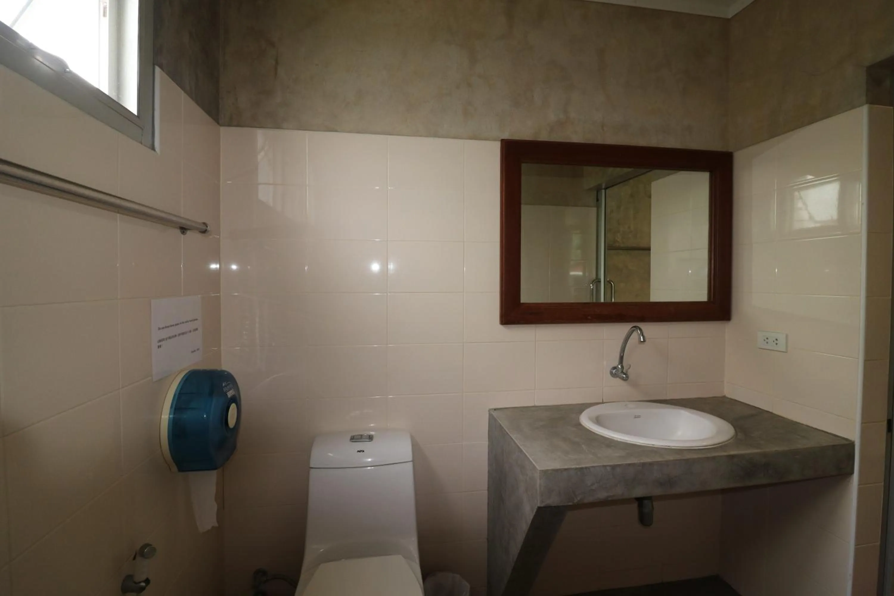 Bathroom in GongKaew HuenKum Hotel