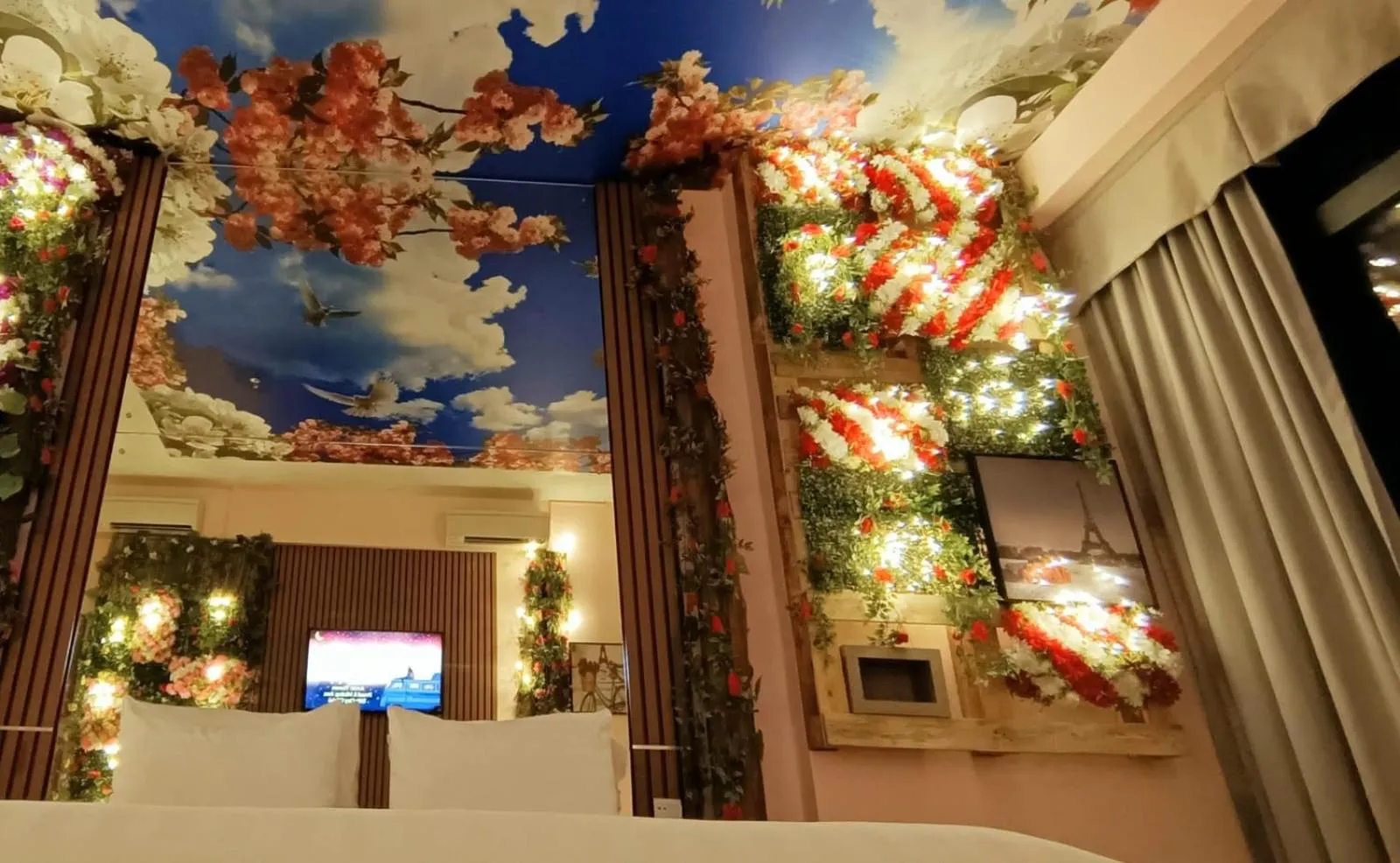 Decorative detail in The Bridge Club