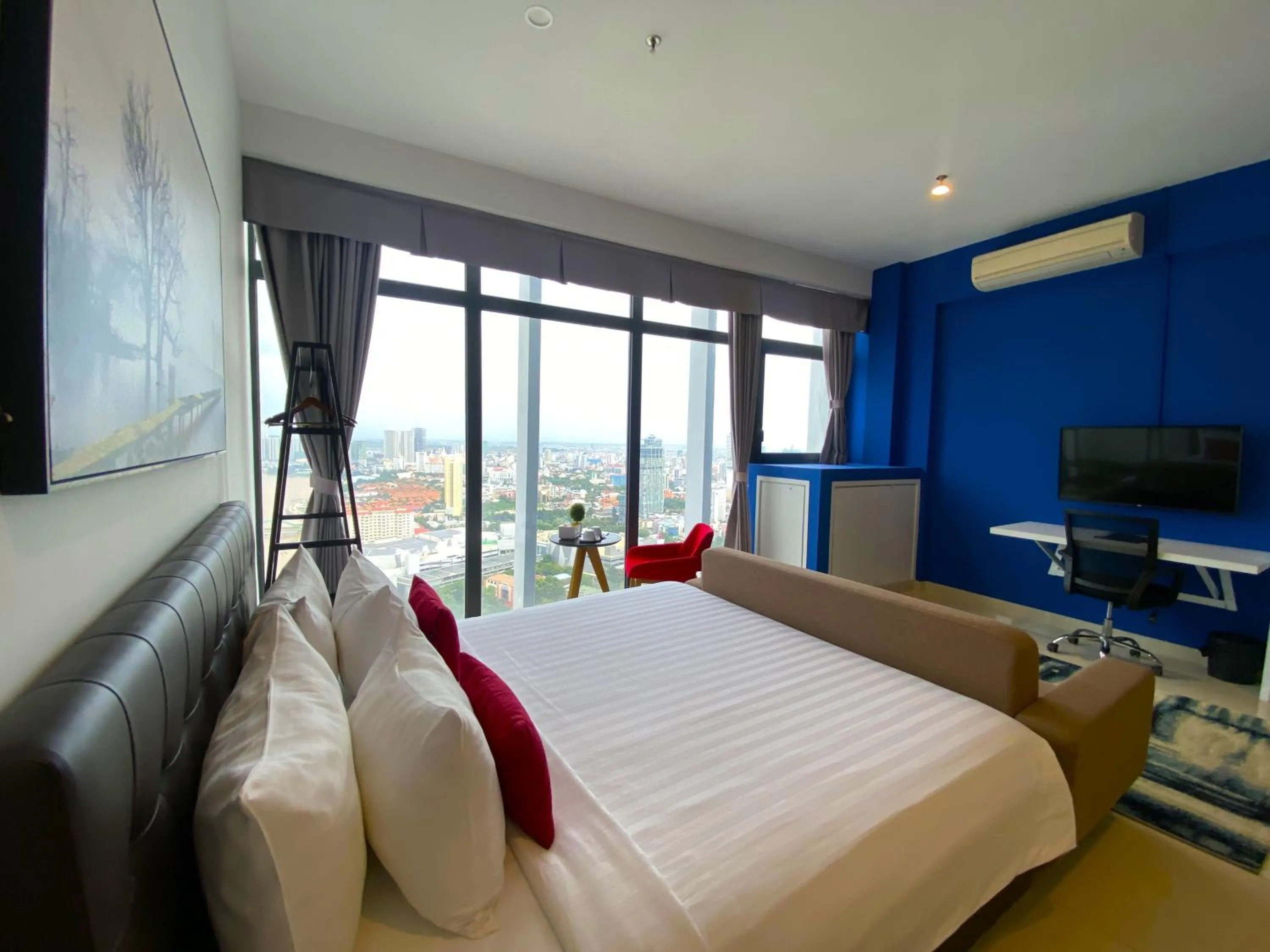 Bed in The Bridge Club