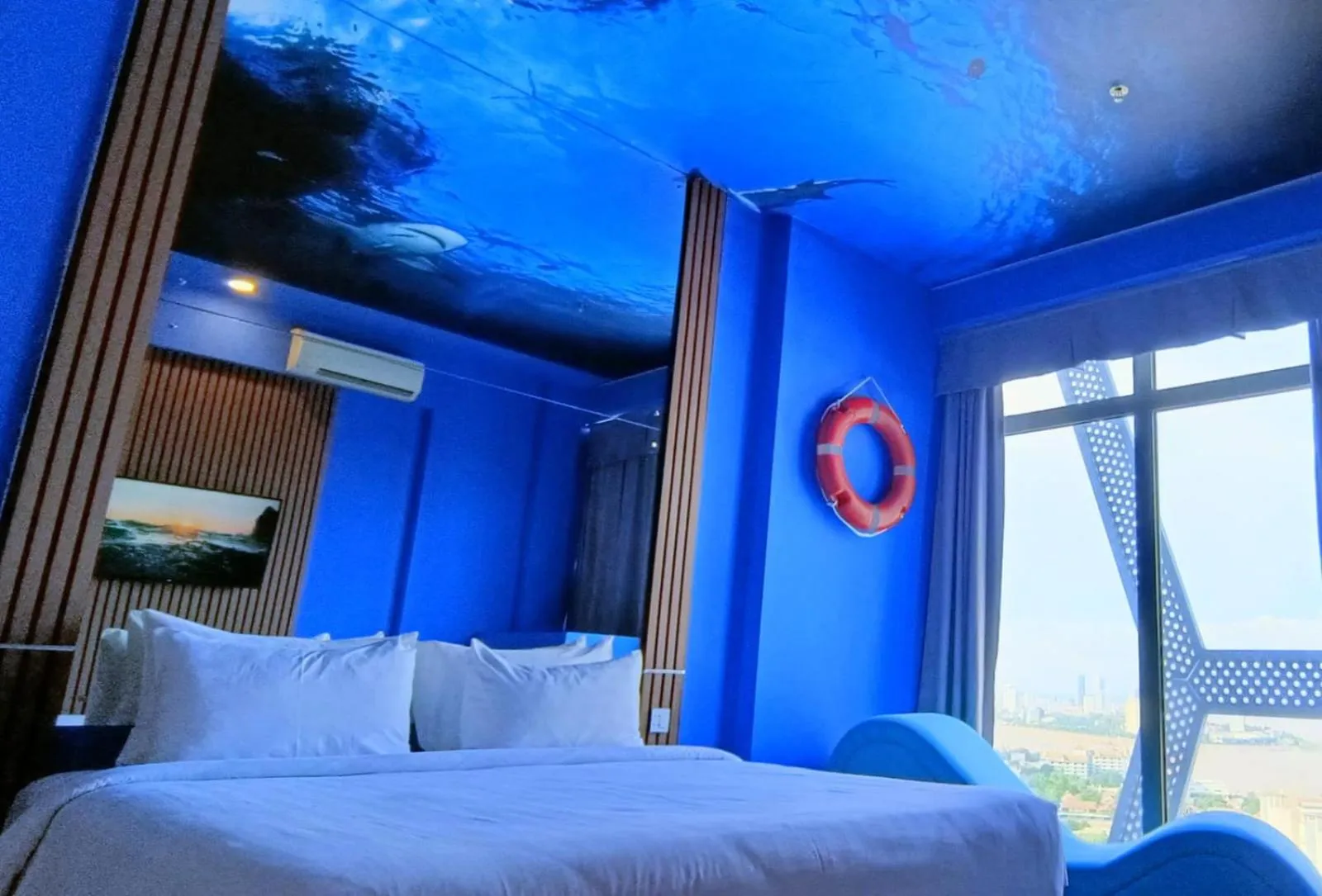 Bed in The Bridge Club