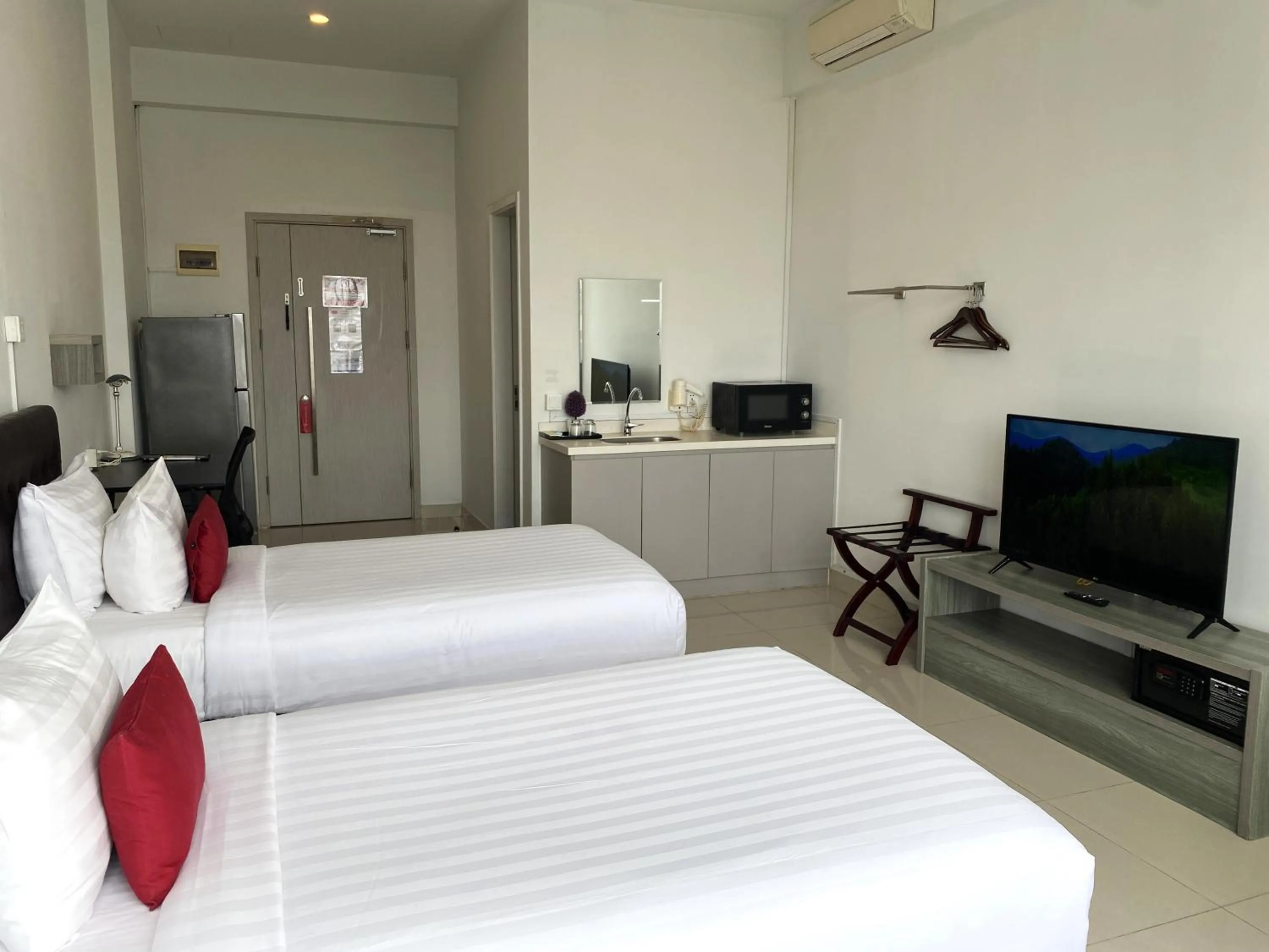 Bedroom, Bed in The Bridge Club