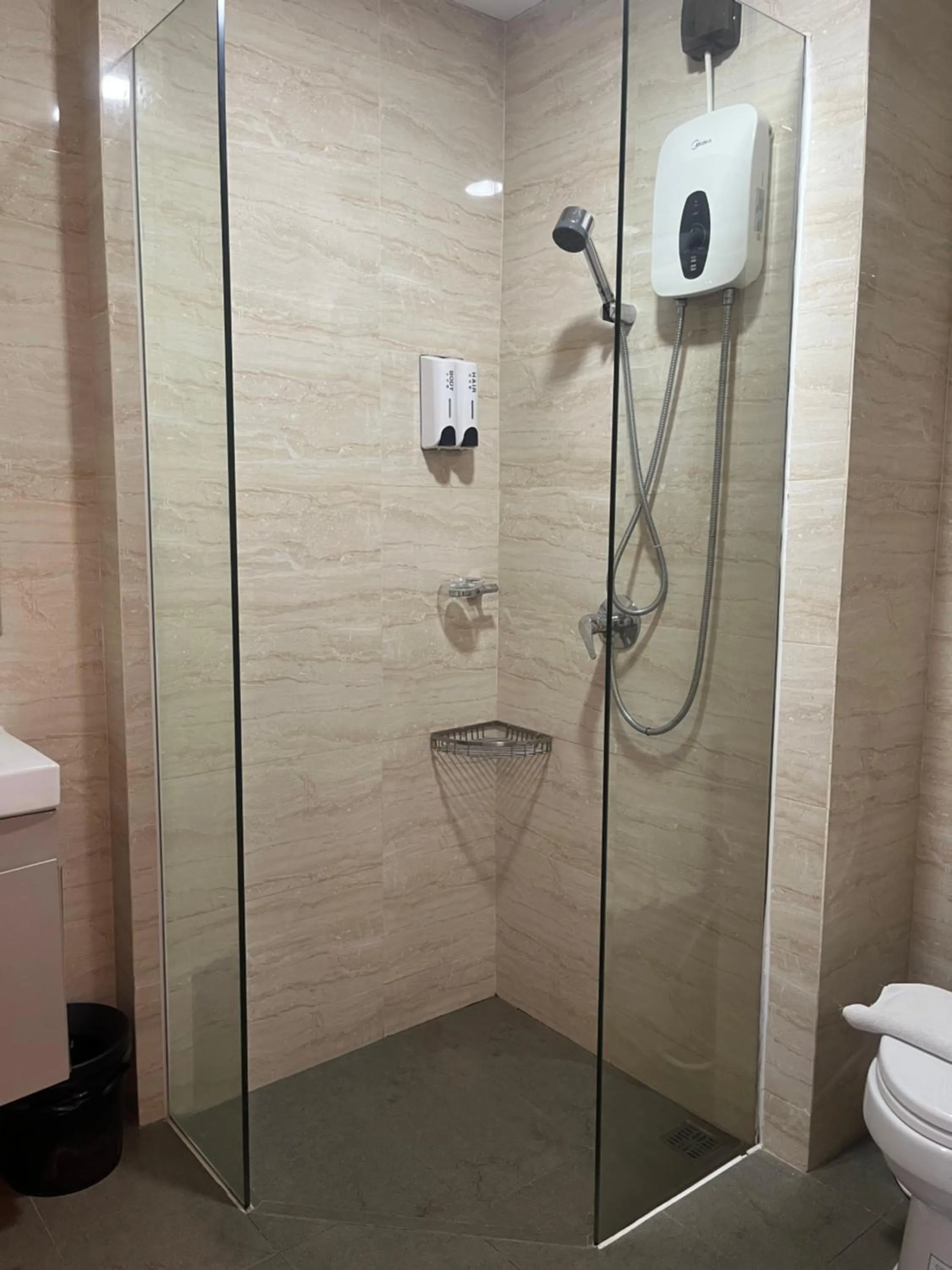 Shower in The Bridge Club