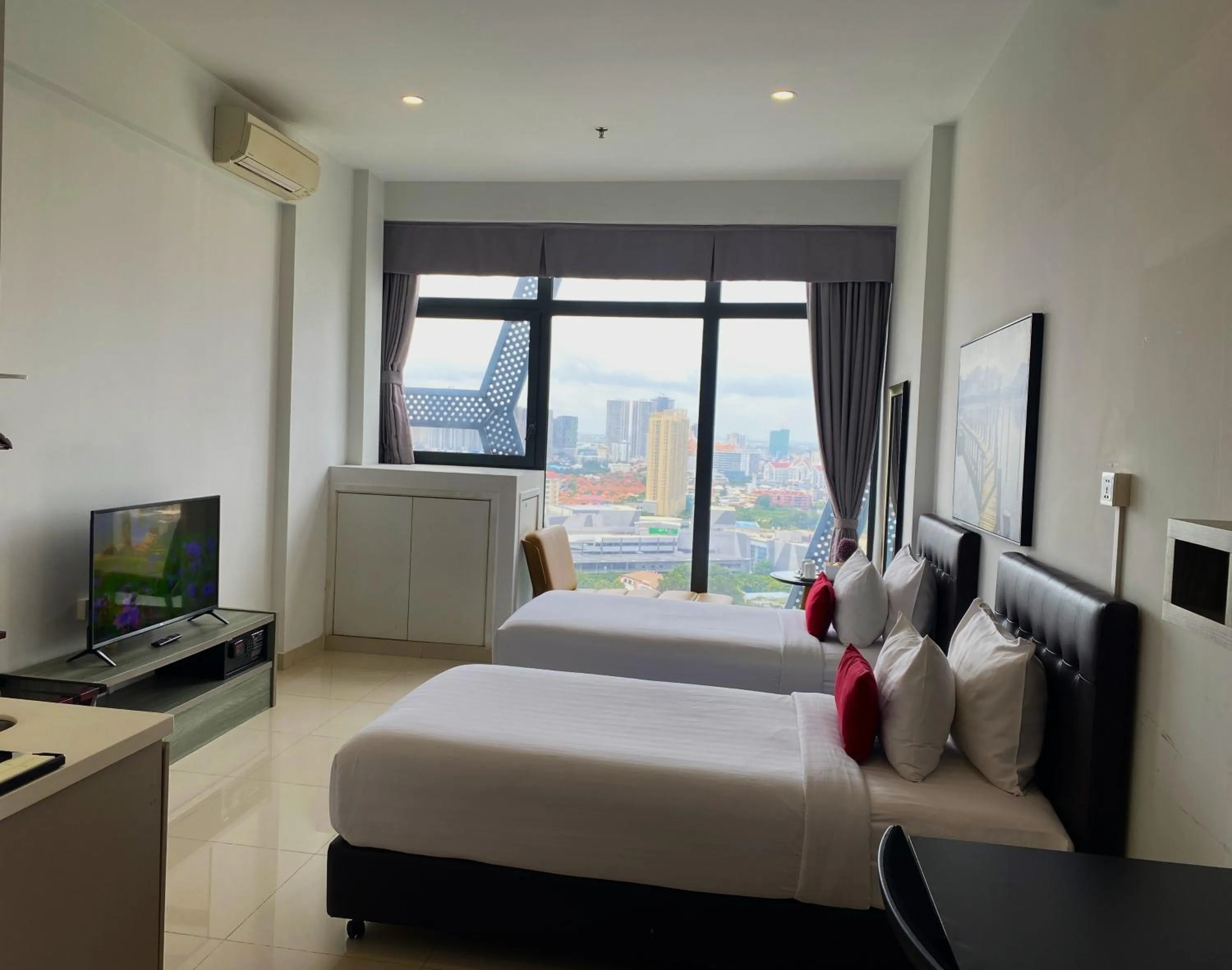 Bed in The Bridge Club