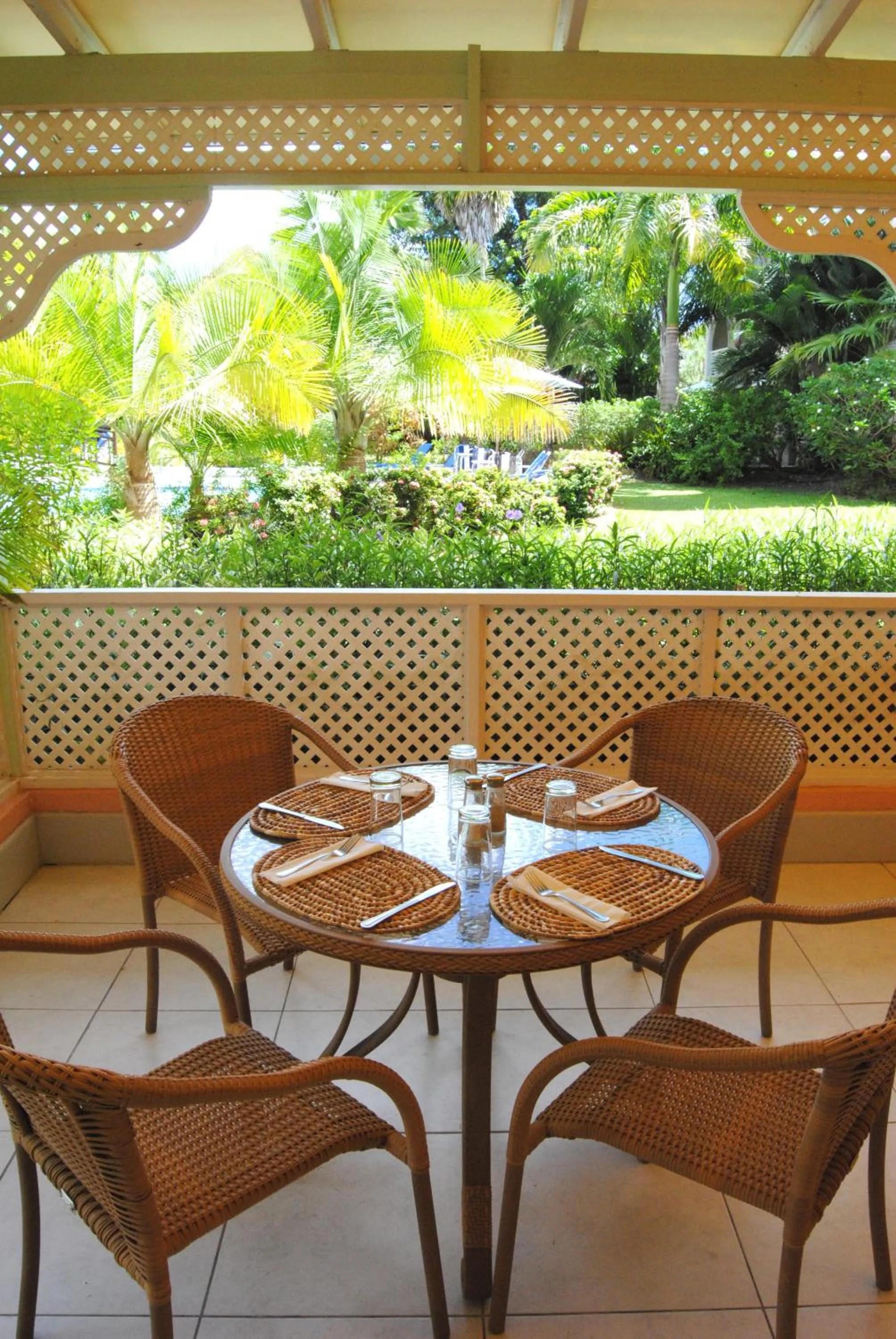 Restaurant/places to eat in Sunbay Hotel