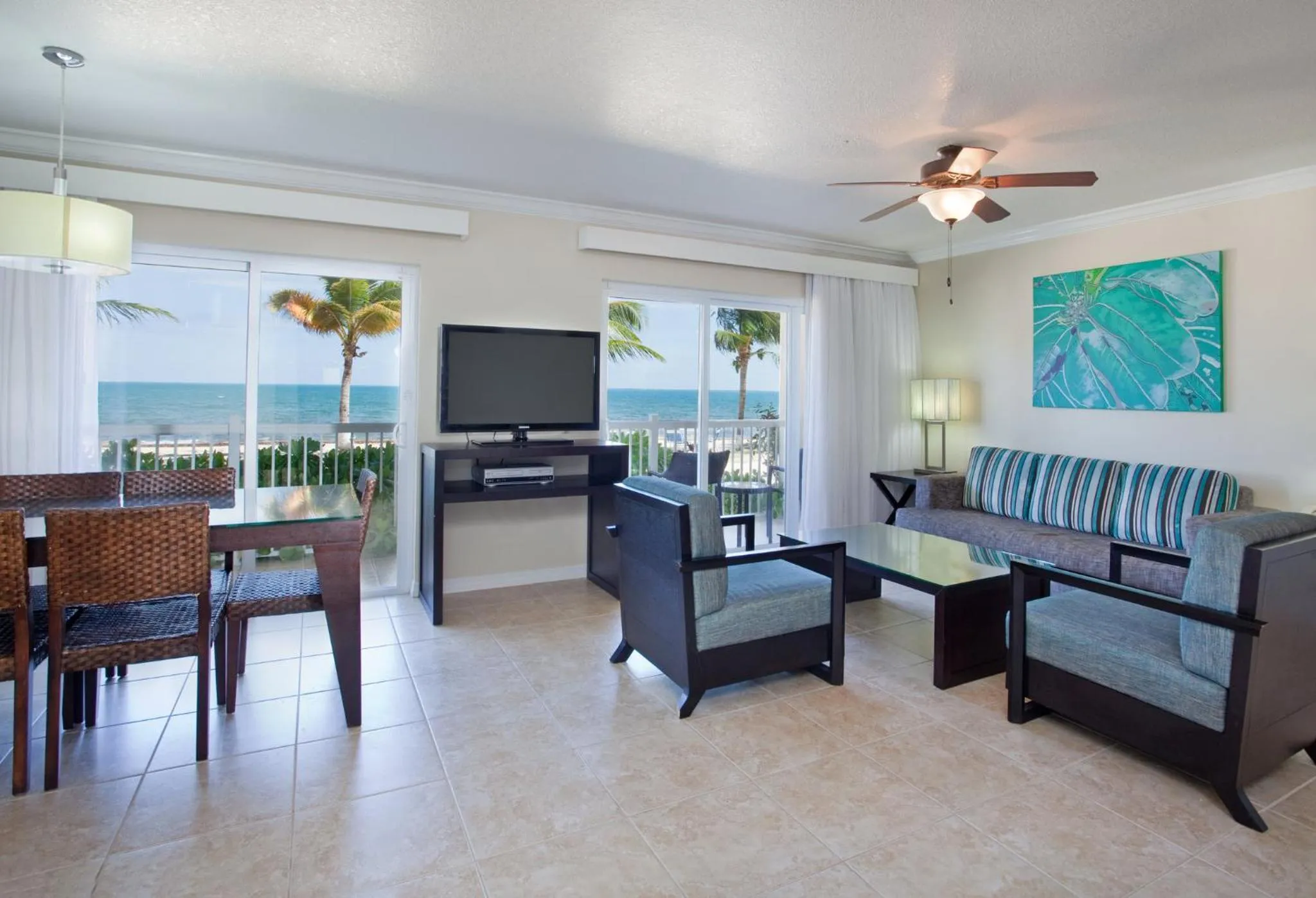 Bedroom in Holiday Inn Resort Grand Cayman by IHG