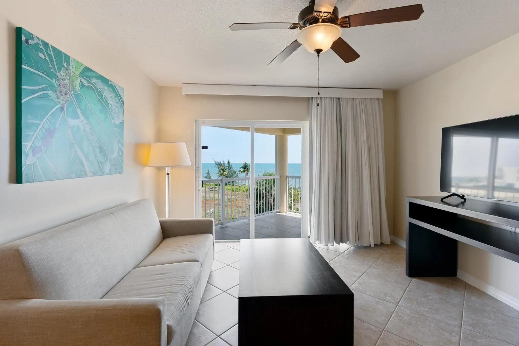 Photo of the whole room in Holiday Inn Resort Grand Cayman by IHG