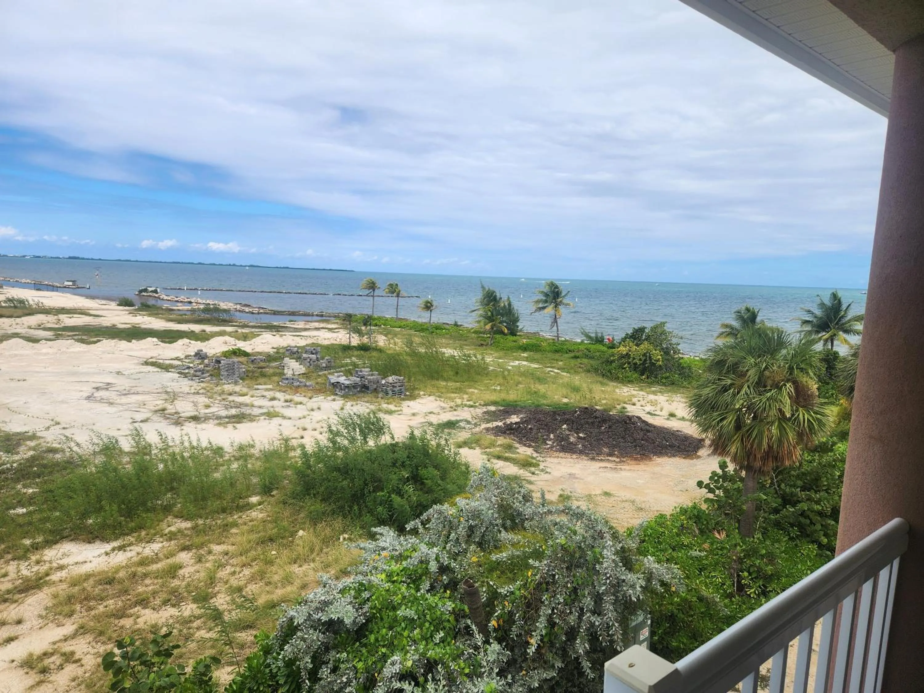 Photo of the whole room in Holiday Inn Resort Grand Cayman by IHG