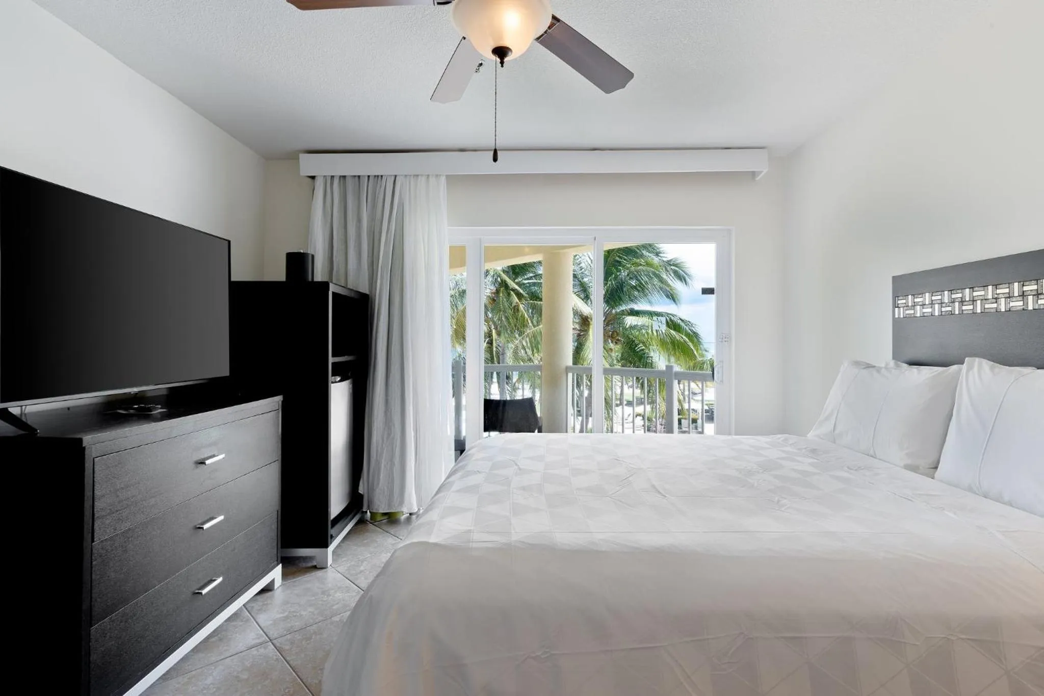Photo of the whole room, Bed in Holiday Inn Resort Grand Cayman by IHG