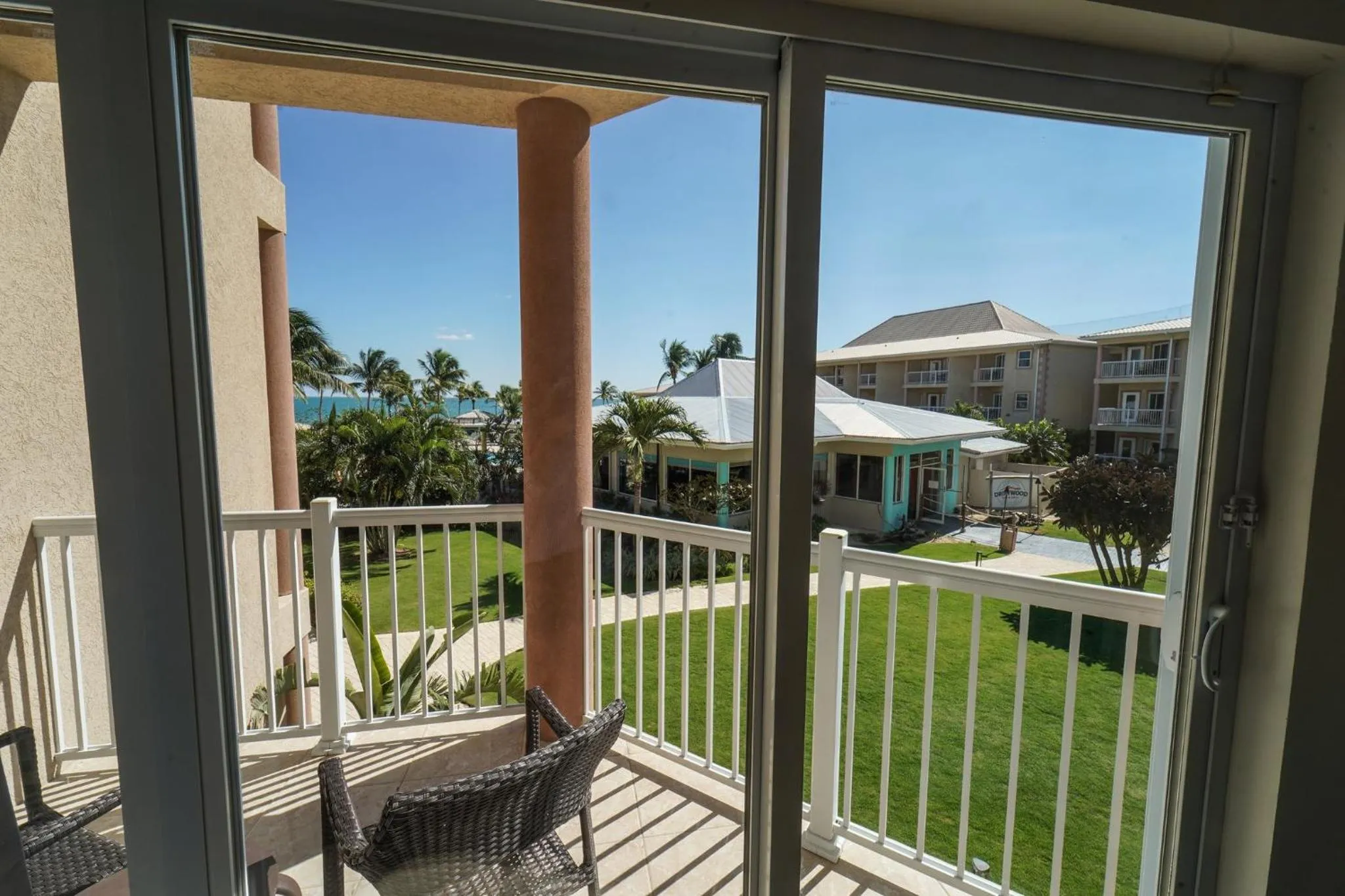 Photo of the whole room in Holiday Inn Resort Grand Cayman by IHG