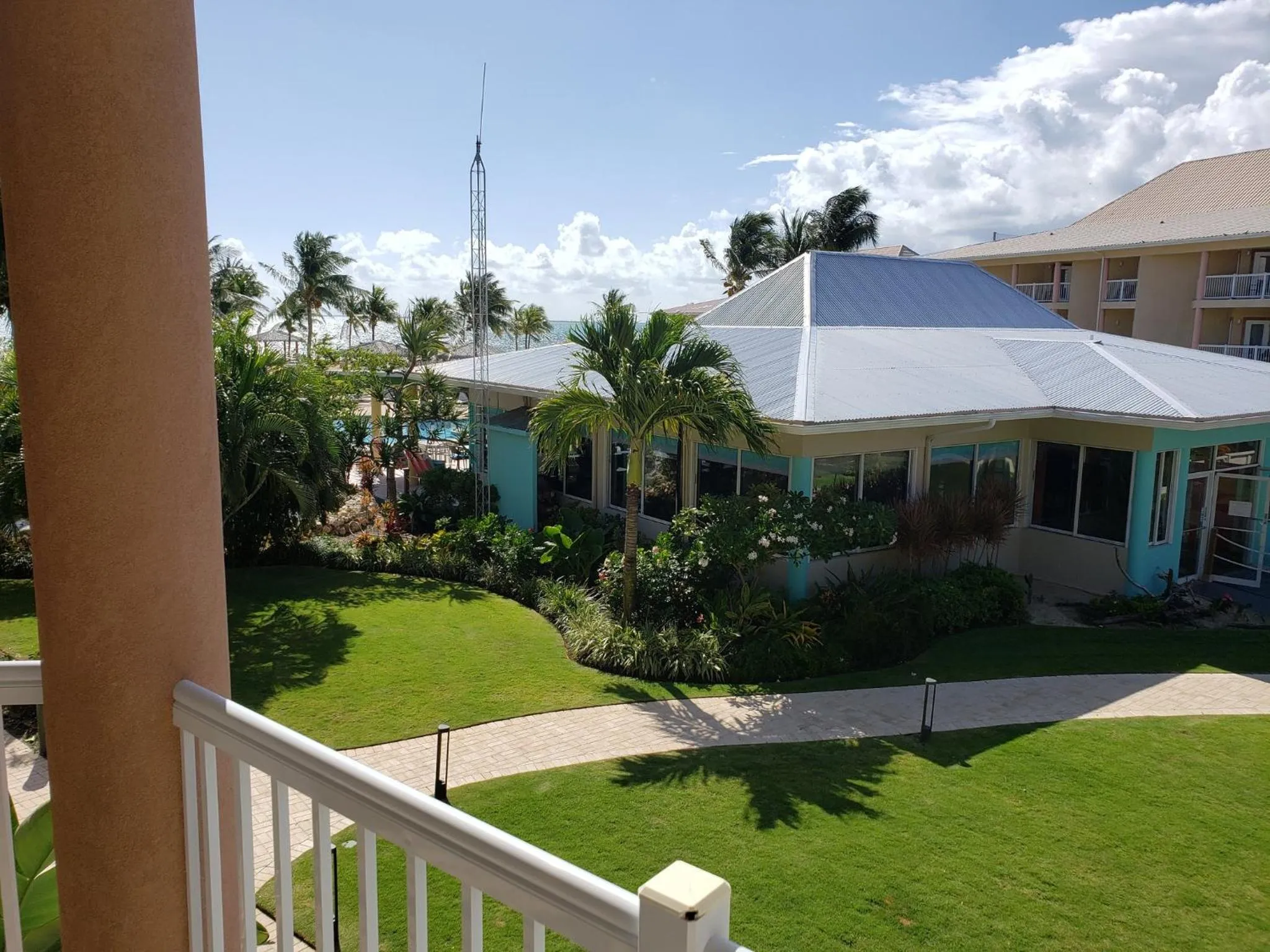 Photo of the whole room in Holiday Inn Resort Grand Cayman by IHG