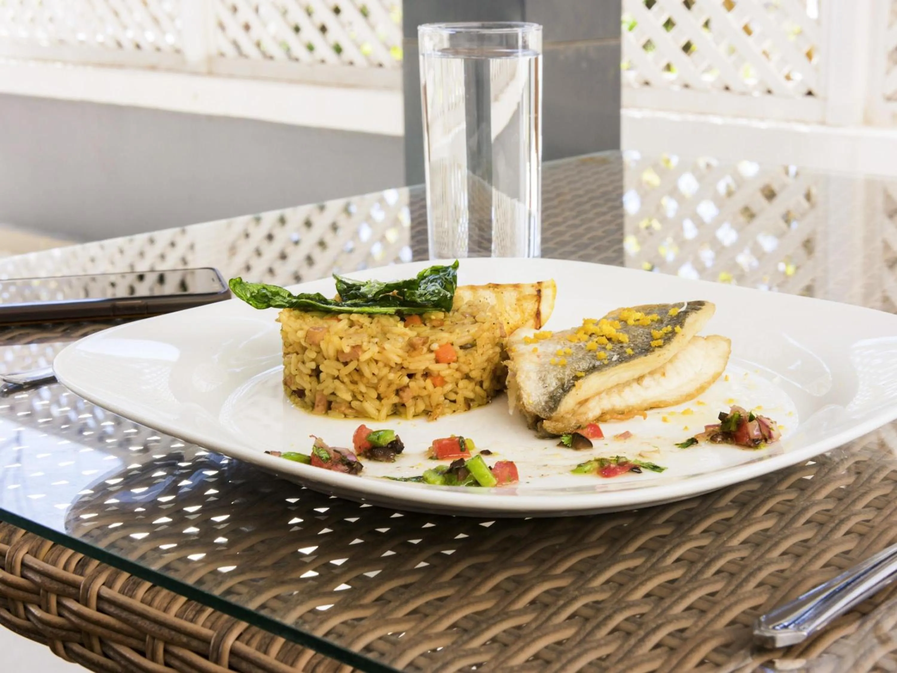 Restaurant/places to eat in ibis Oran les Falaises