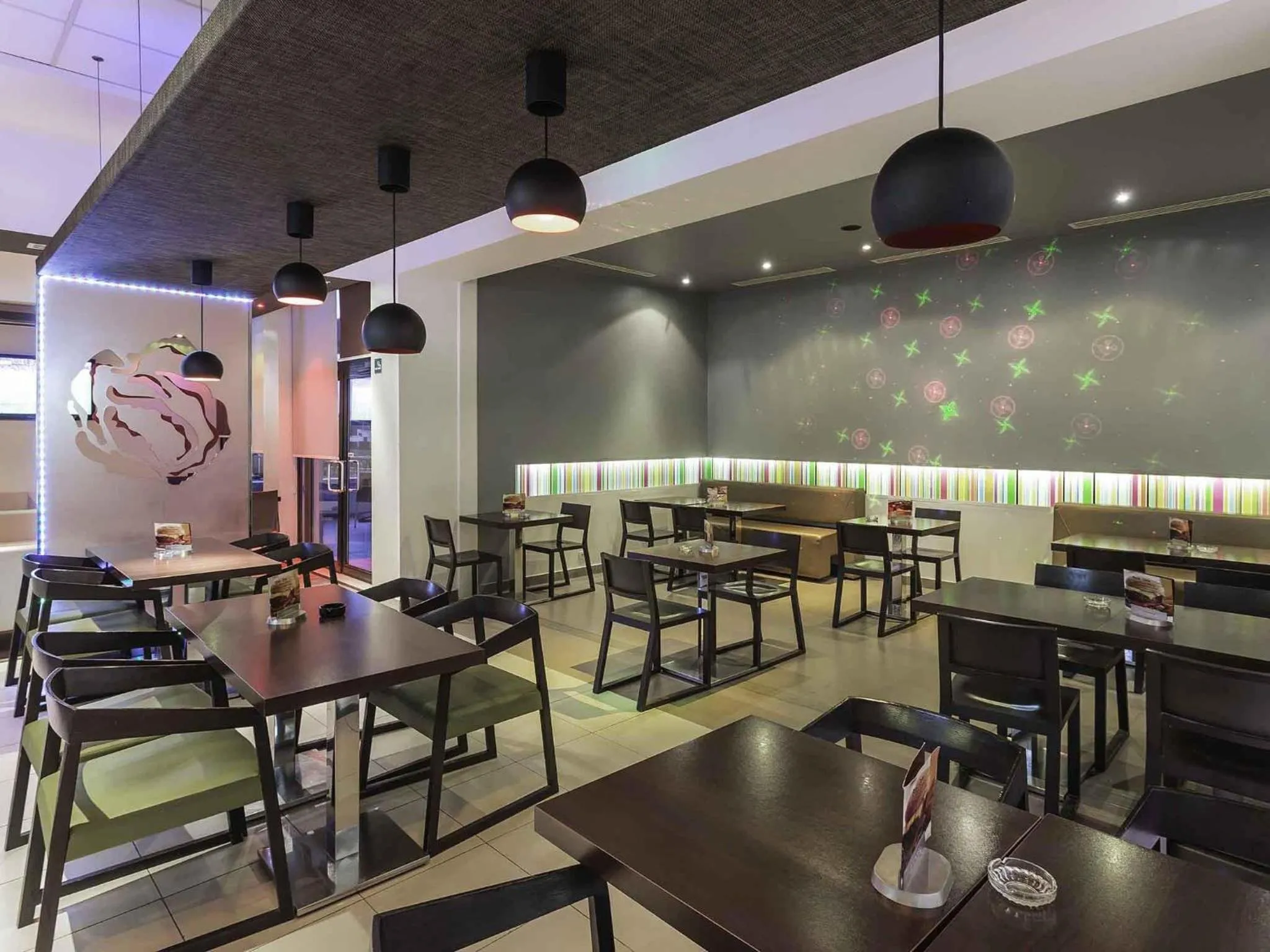 Lounge or bar in ibis Oran les Falaises