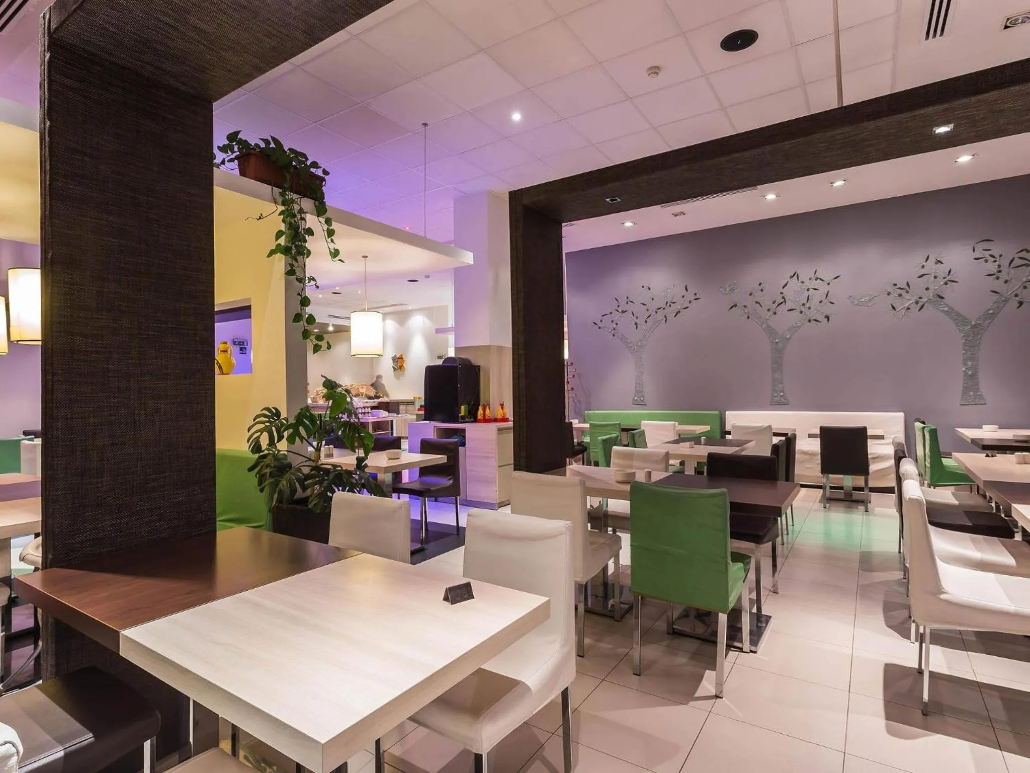 Restaurant/places to eat in ibis Oran les Falaises