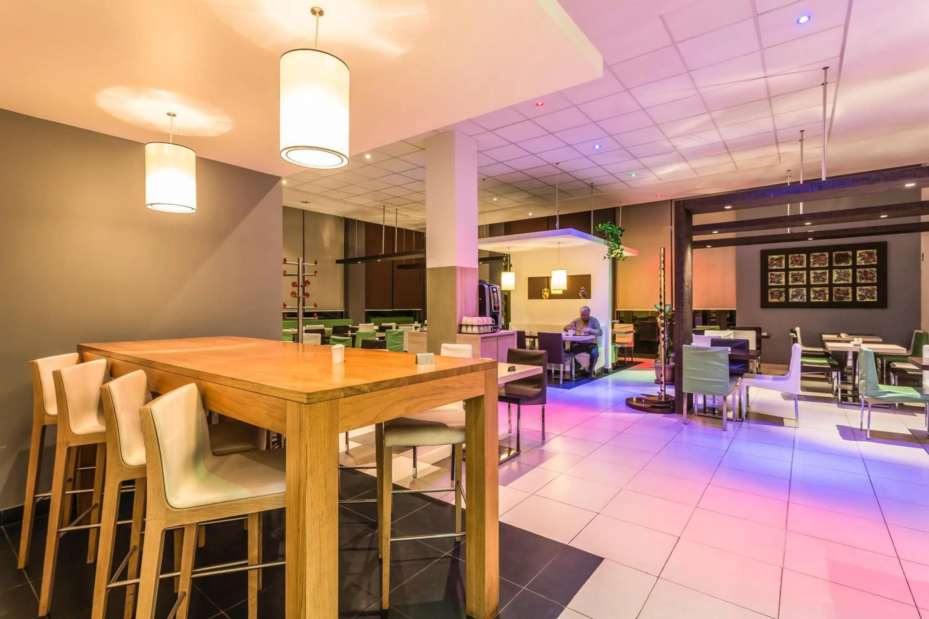 Restaurant/places to eat in ibis Oran les Falaises