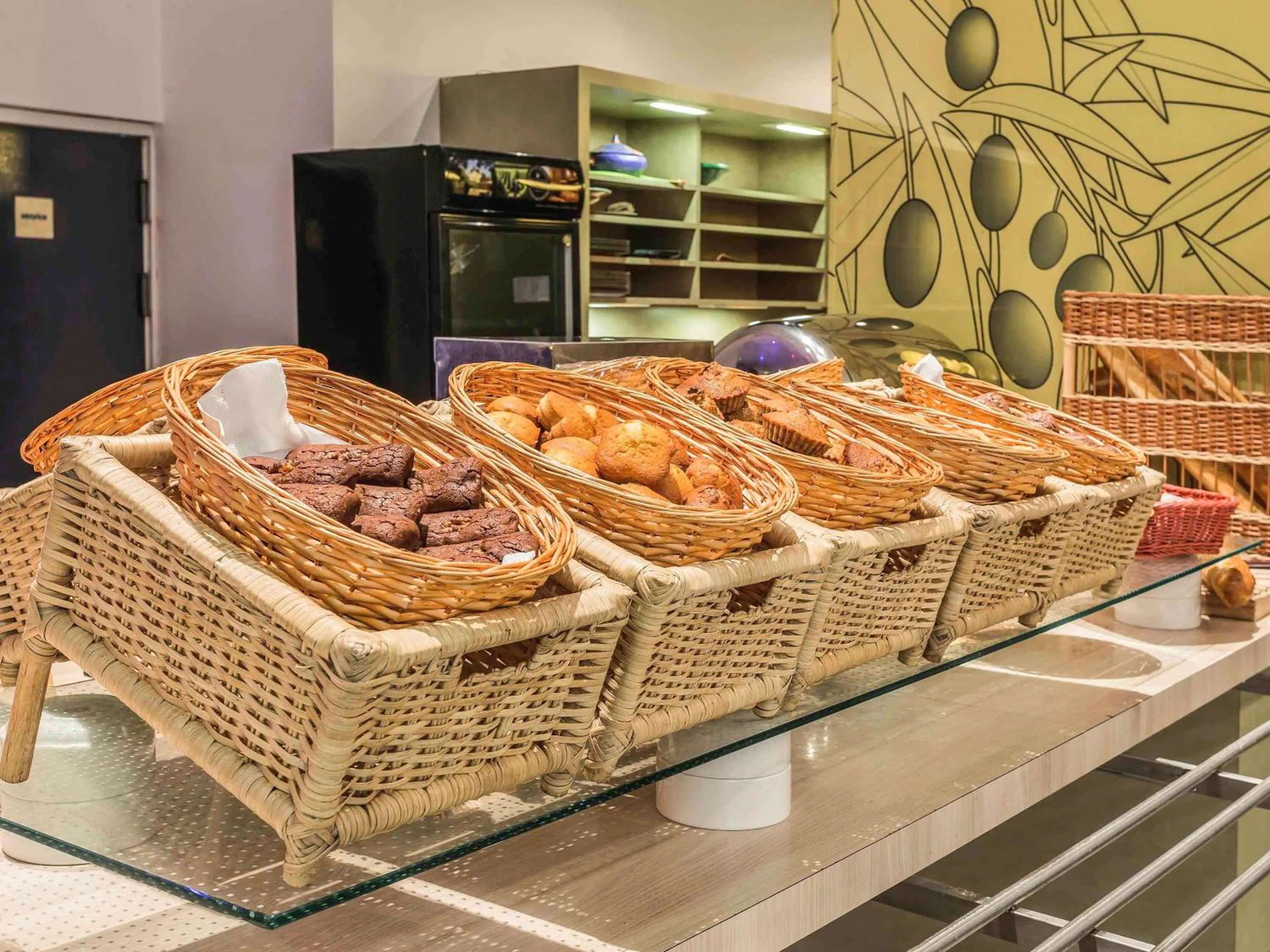 Restaurant/places to eat in ibis Oran les Falaises