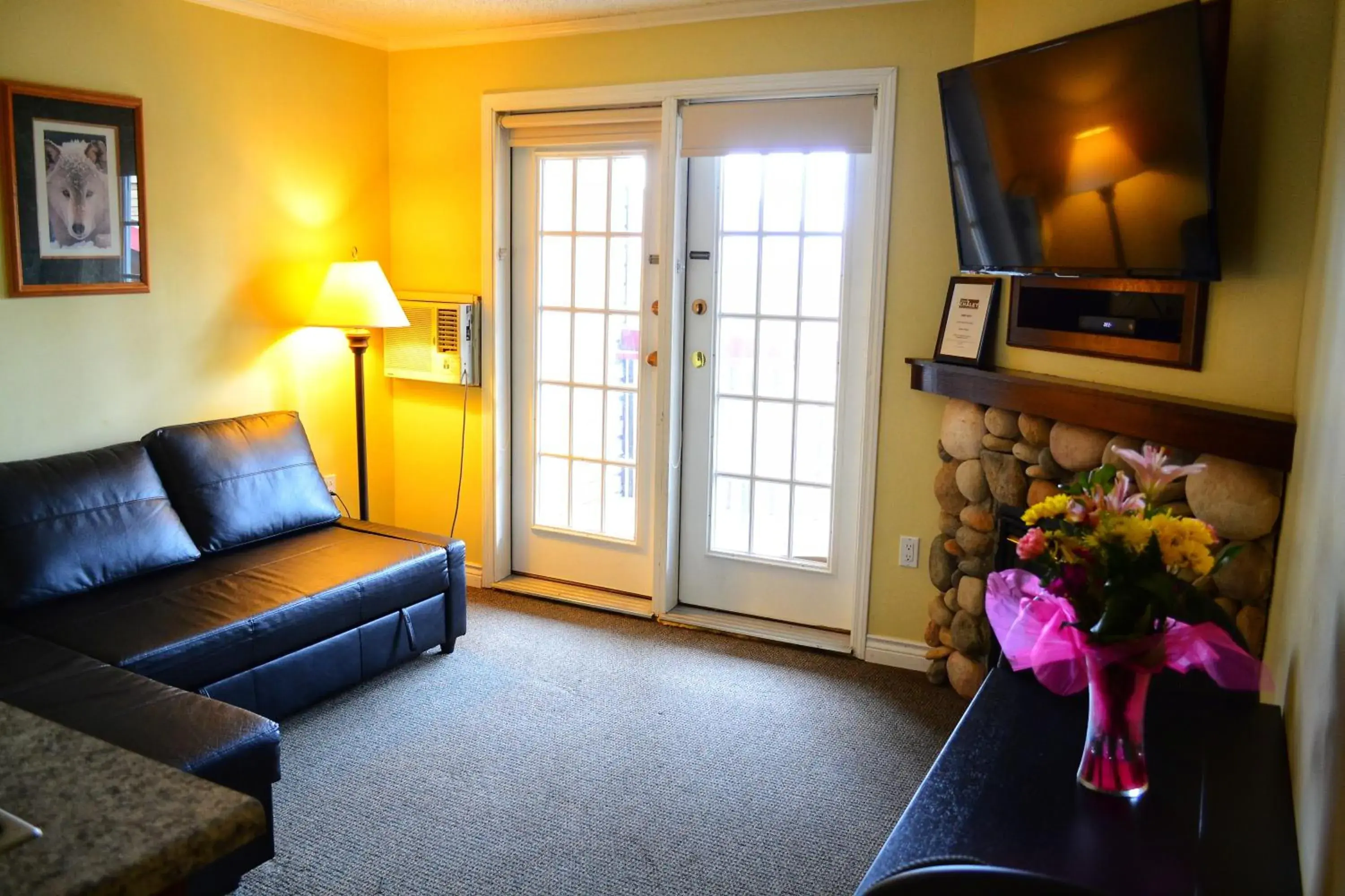 Deluxe Junior Suite - Second Floor in Radium Chalet Deluxe Junior Suite - Second Floor in Radium Chalet