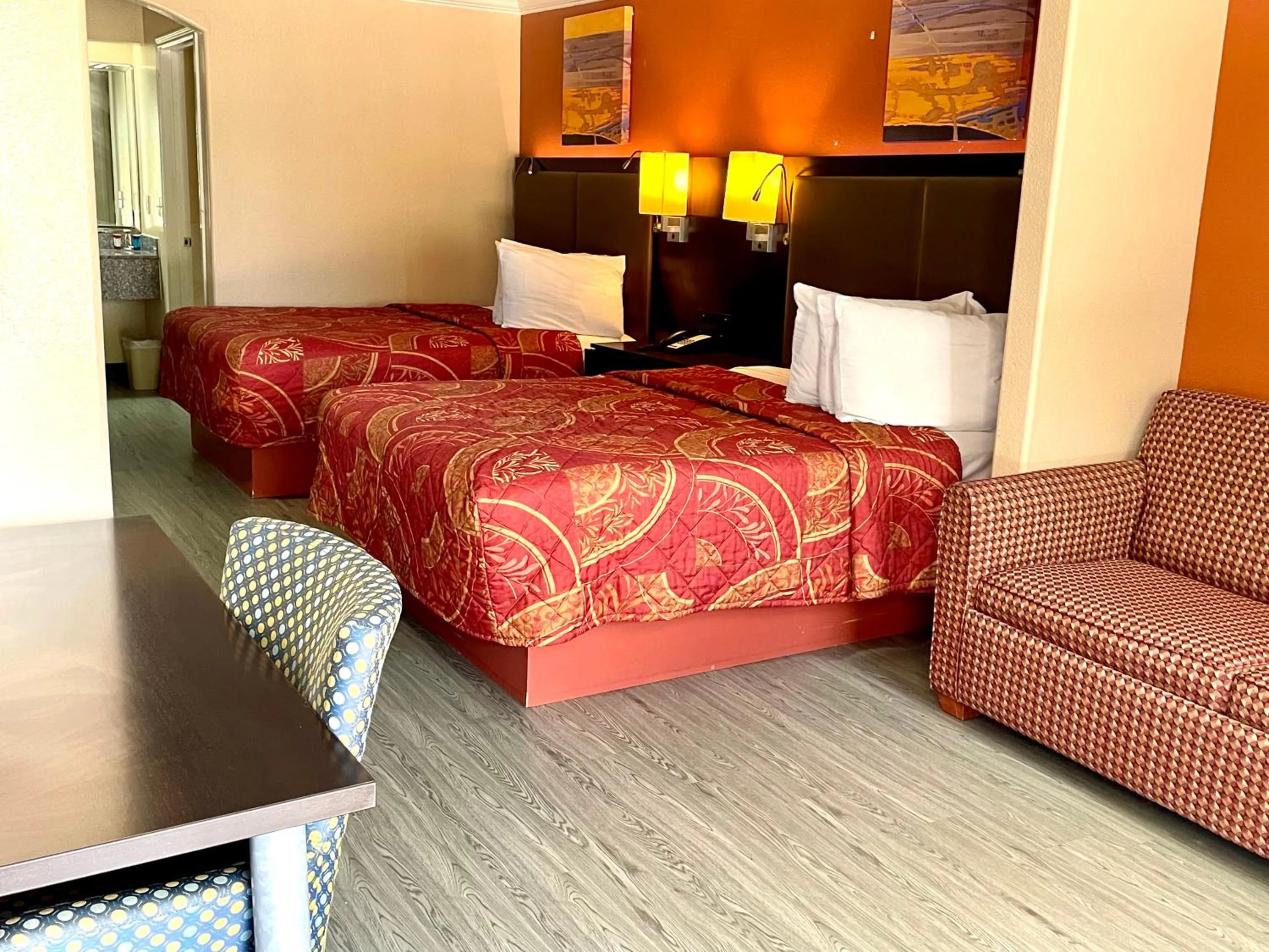 Bed in Luxury Inn Liberty