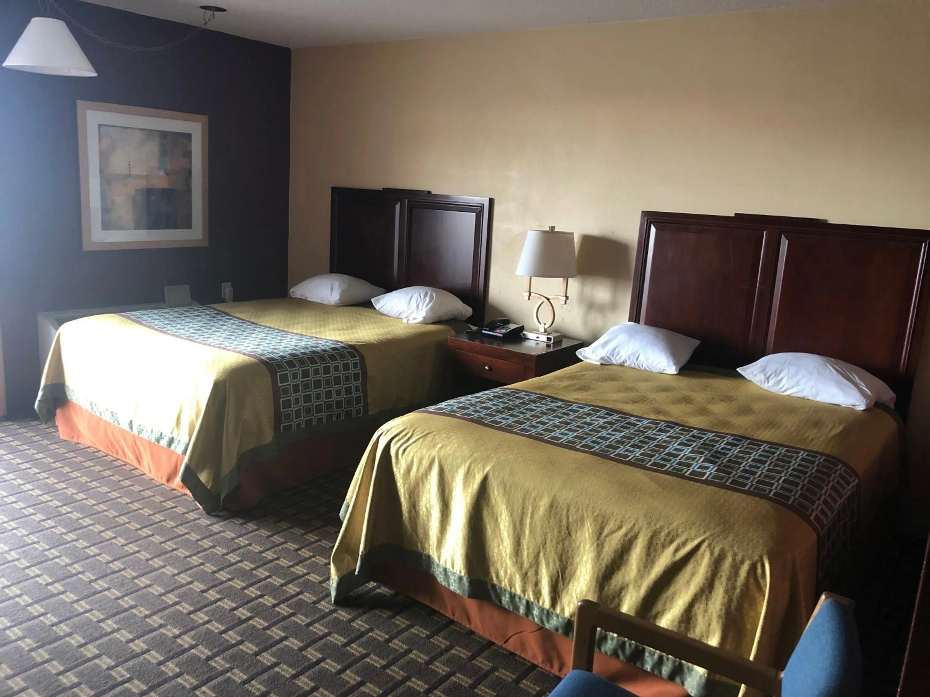 Bed in Budget Inn Motel