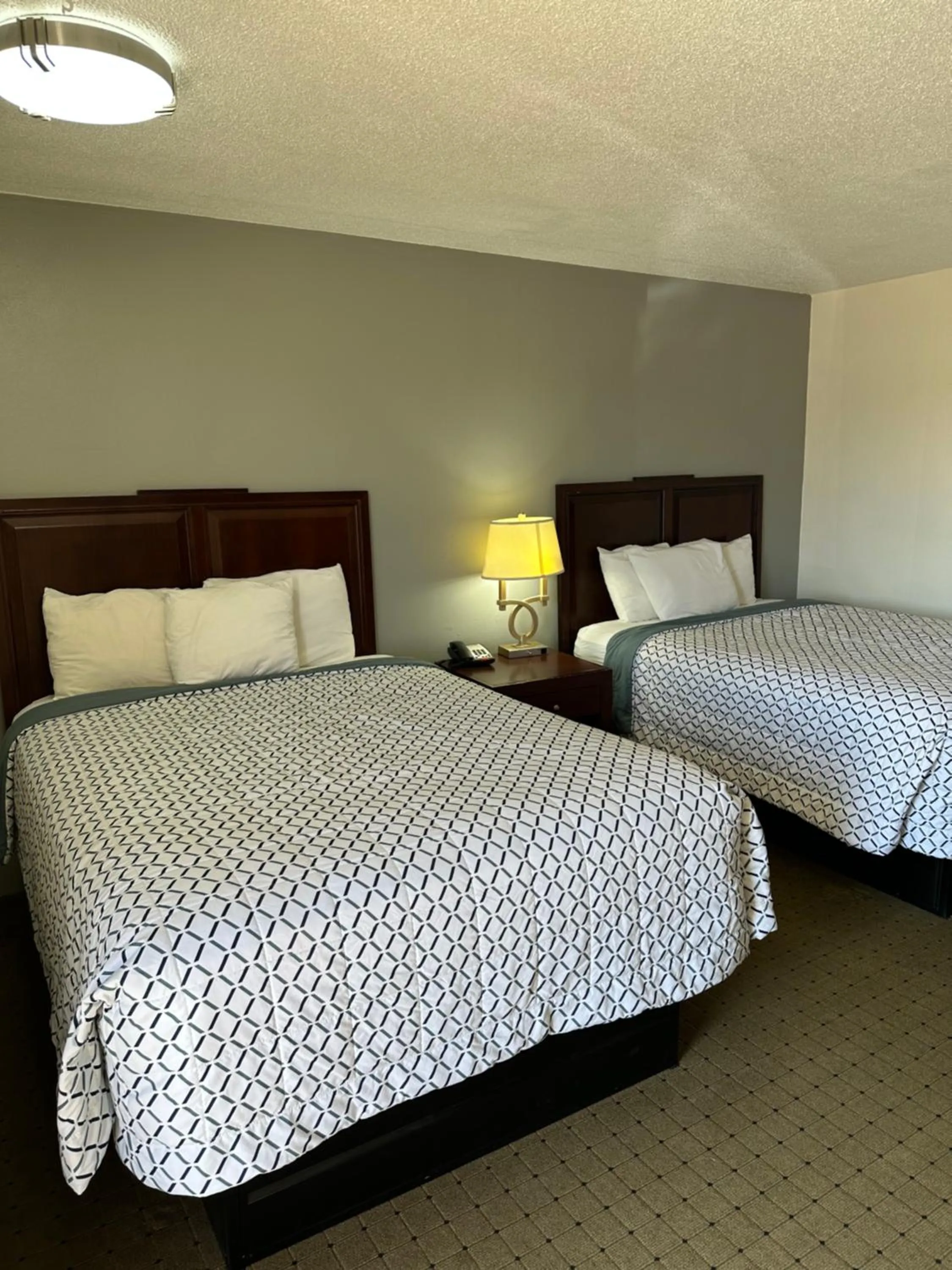 Bed in Budget Inn Motel