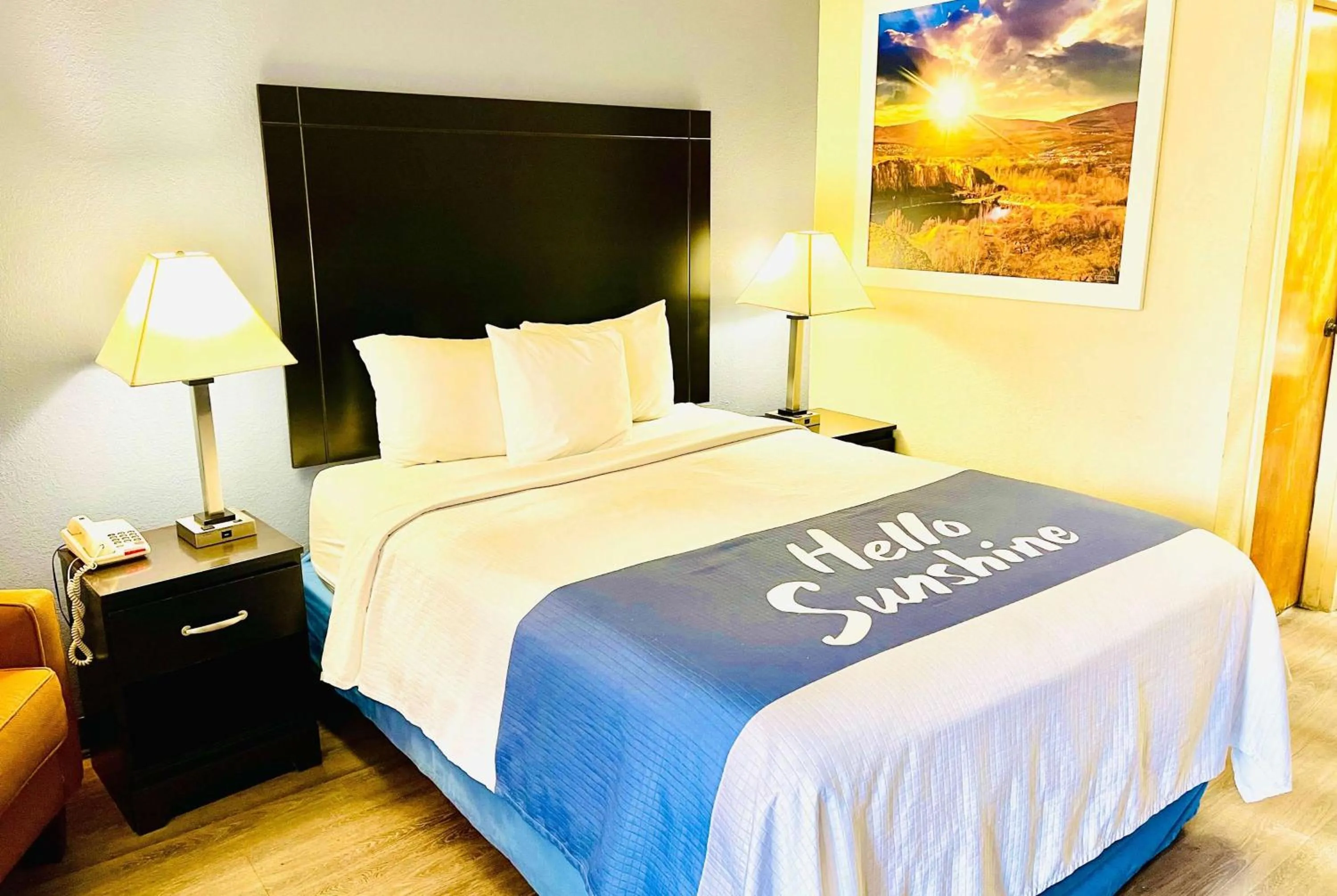 Photo of the whole room, Bed in Days Inn by Wyndham Easley West Of Greenville/Clemson Area