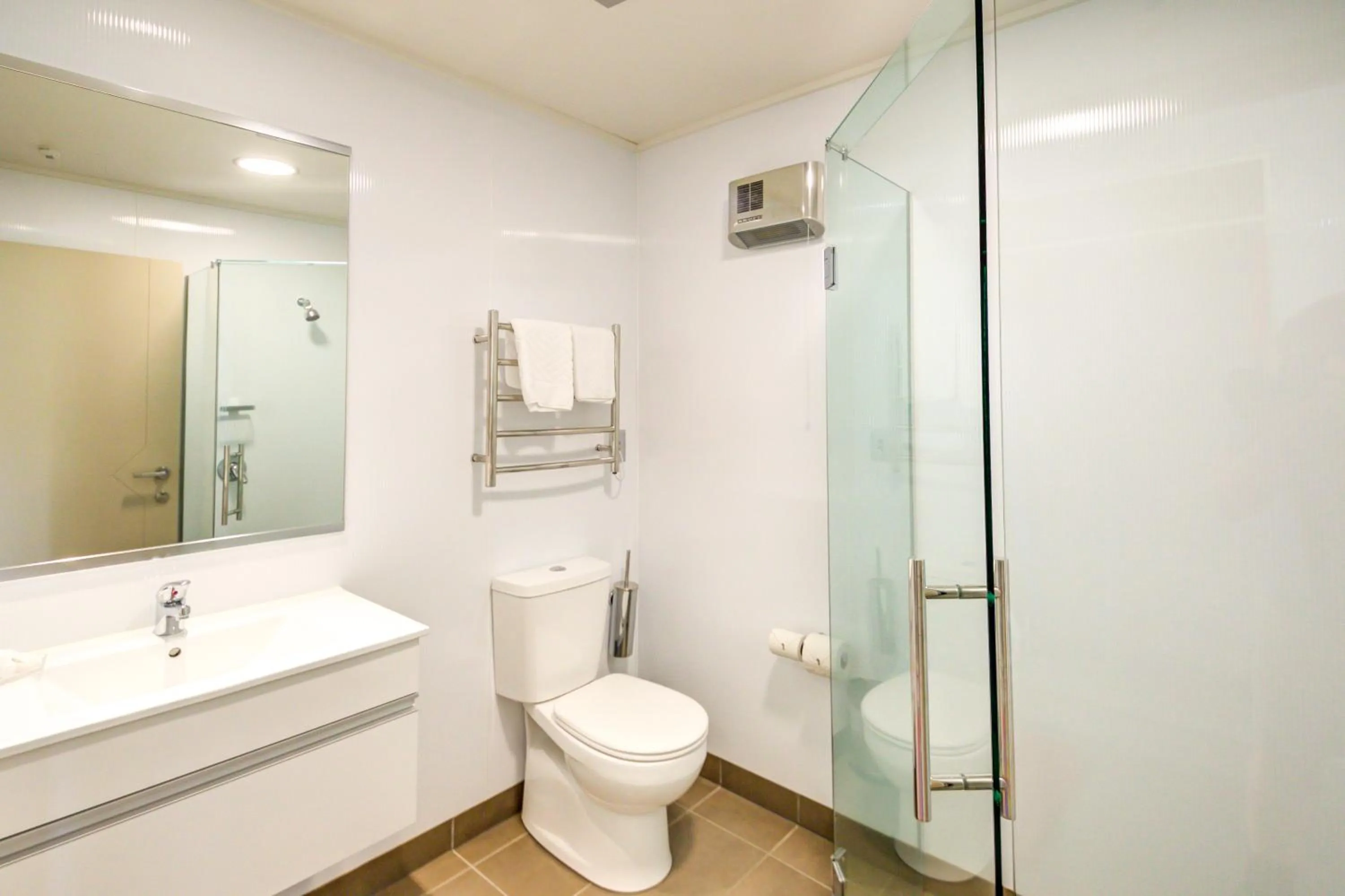 Shower in Te Anau Lakeview Holiday Park & Motels
