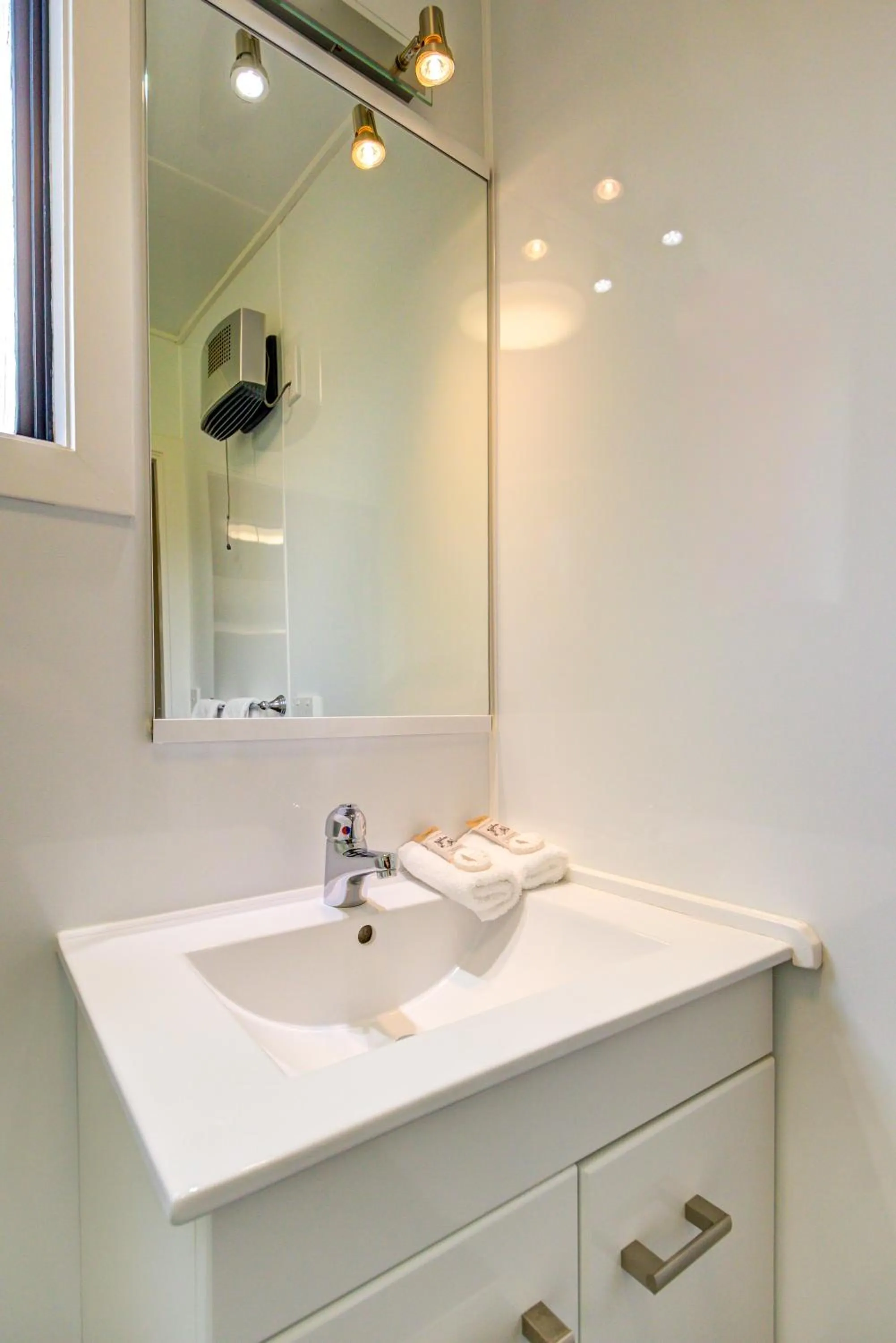 Bathroom in Te Anau Lakeview Holiday Park & Motels