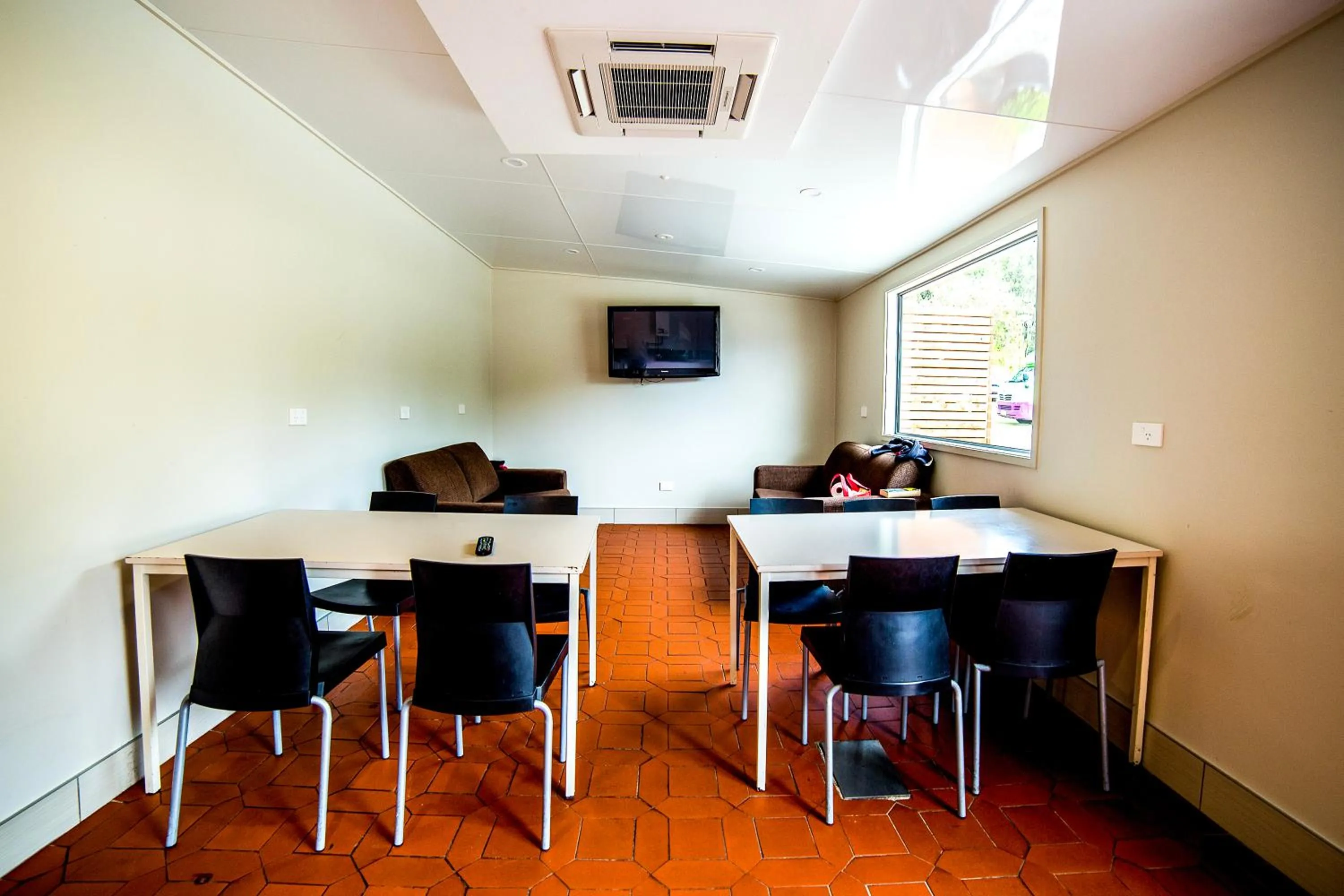 Communal lounge/ TV room in Te Anau Lakeview Holiday Park & Motels