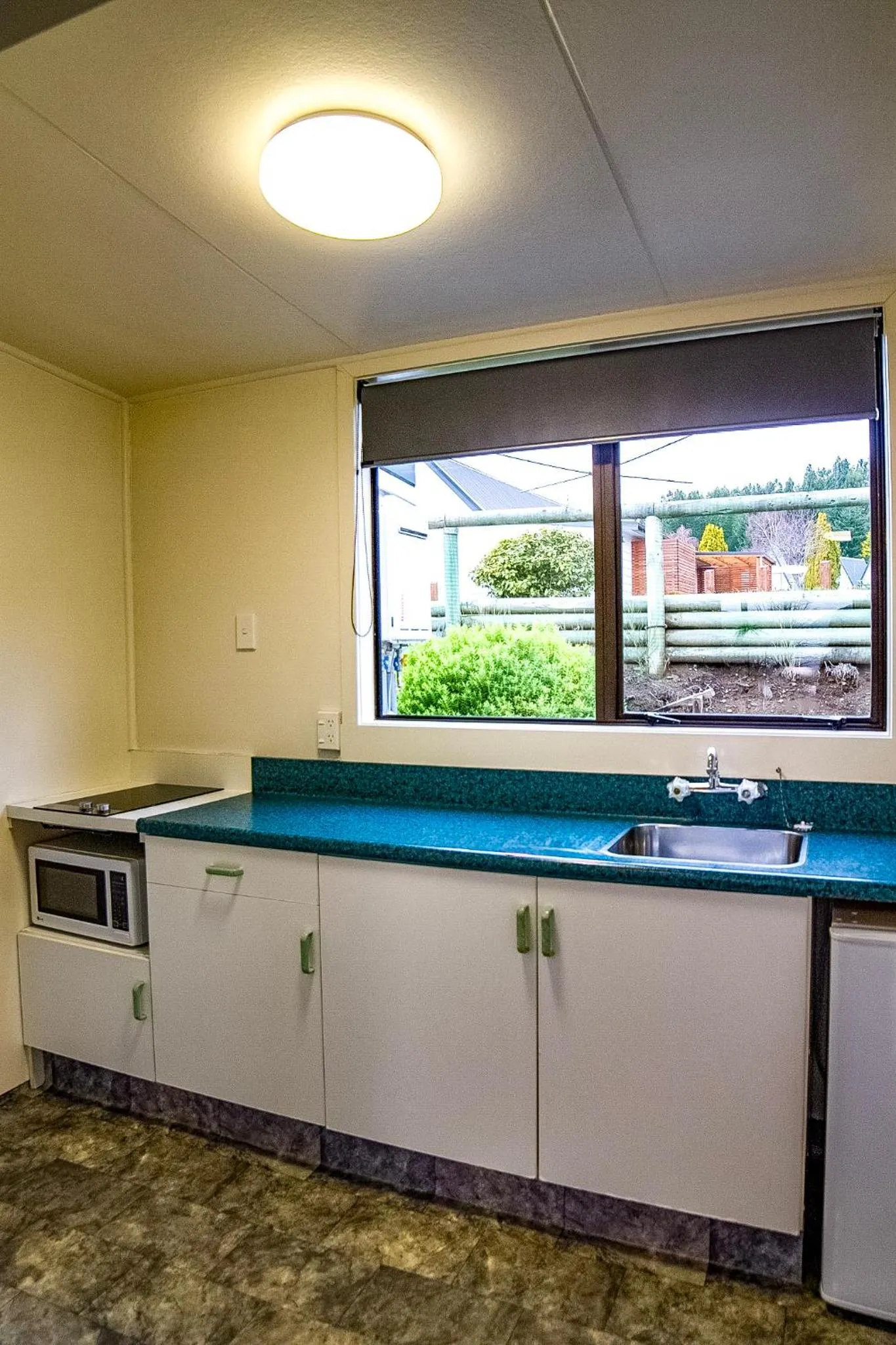 Kitchen or kitchenette in Te Anau Lakeview Holiday Park & Motels