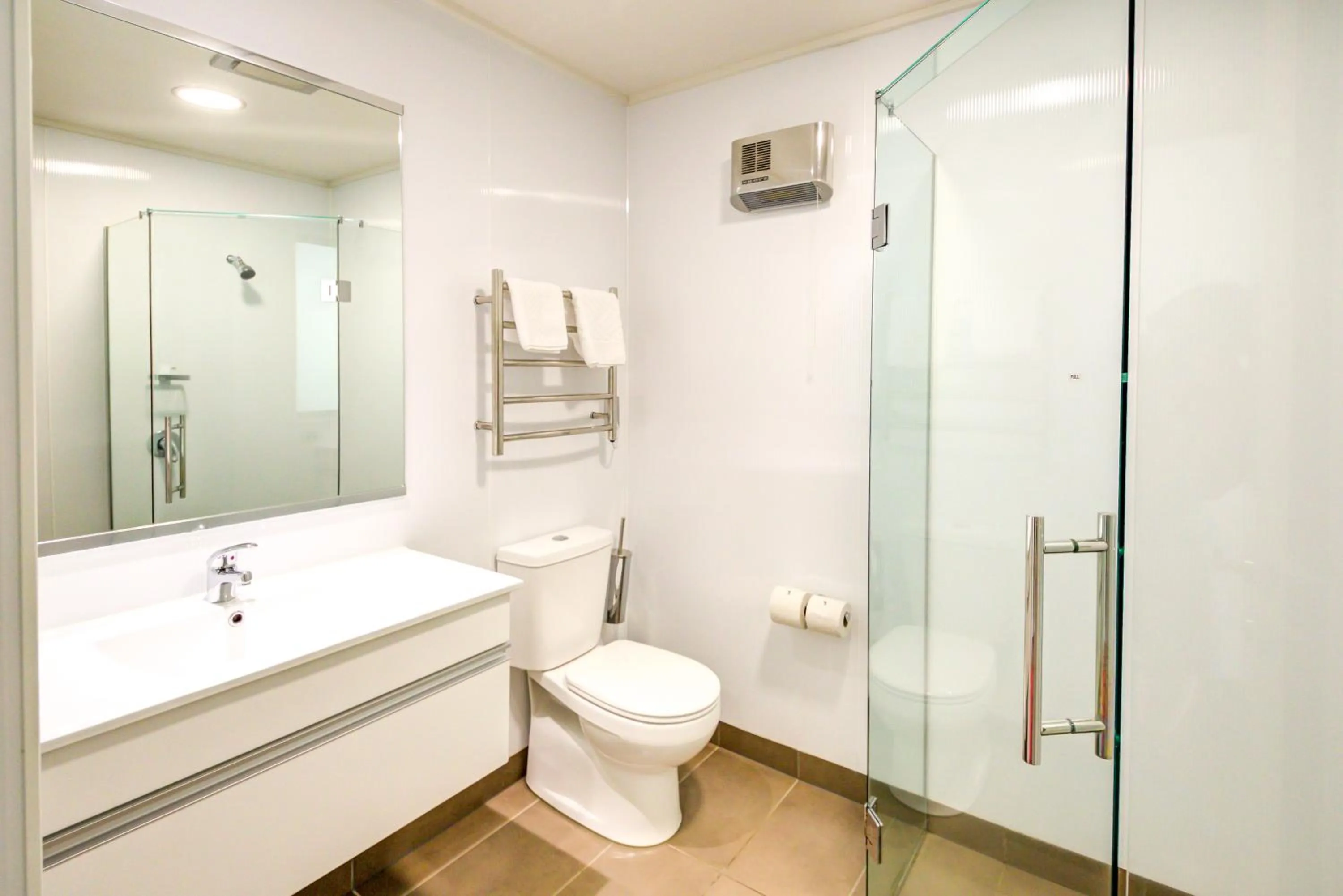 Shower in Te Anau Lakeview Holiday Park & Motels