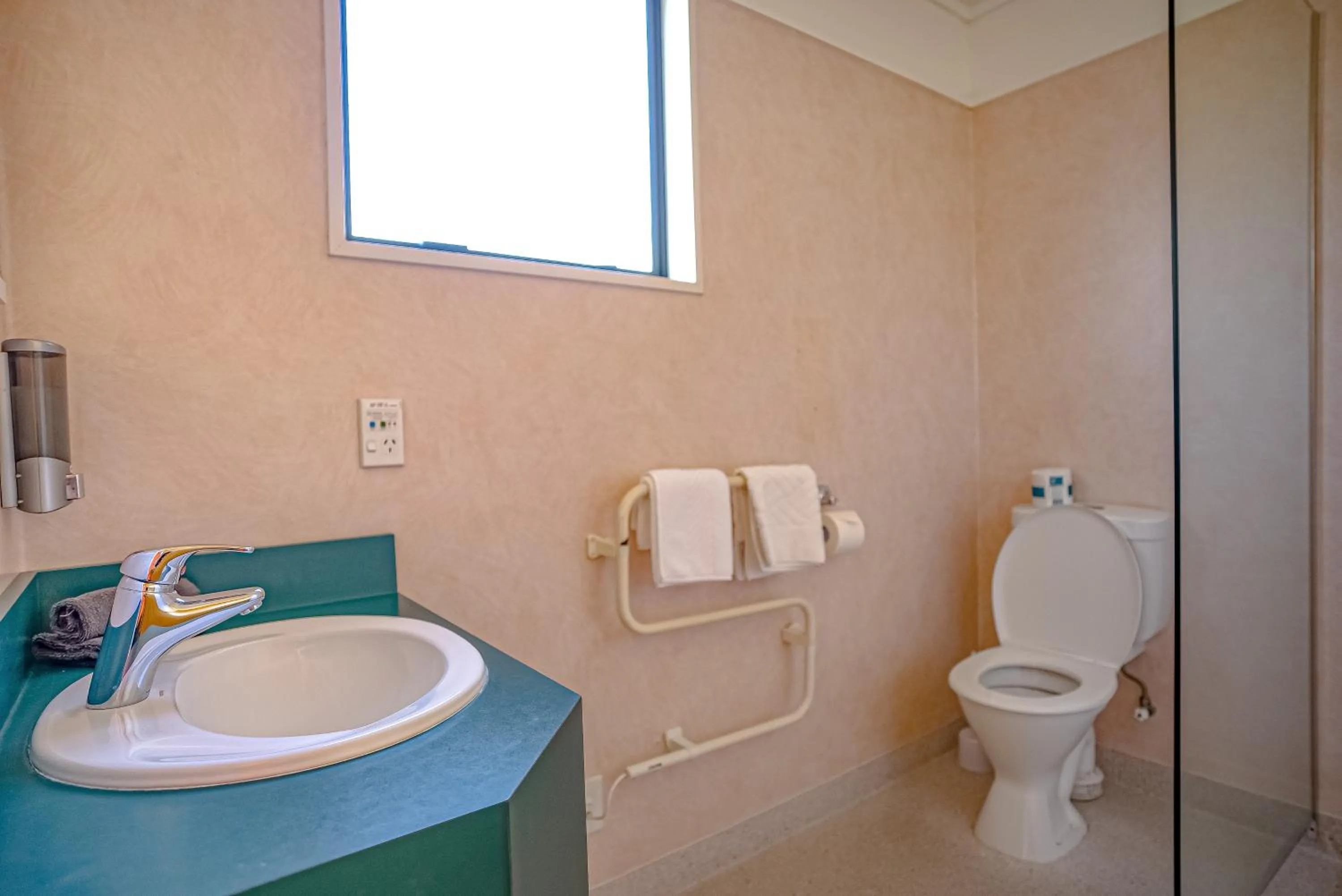 Bathroom in Te Anau Lakeview Holiday Park & Motels