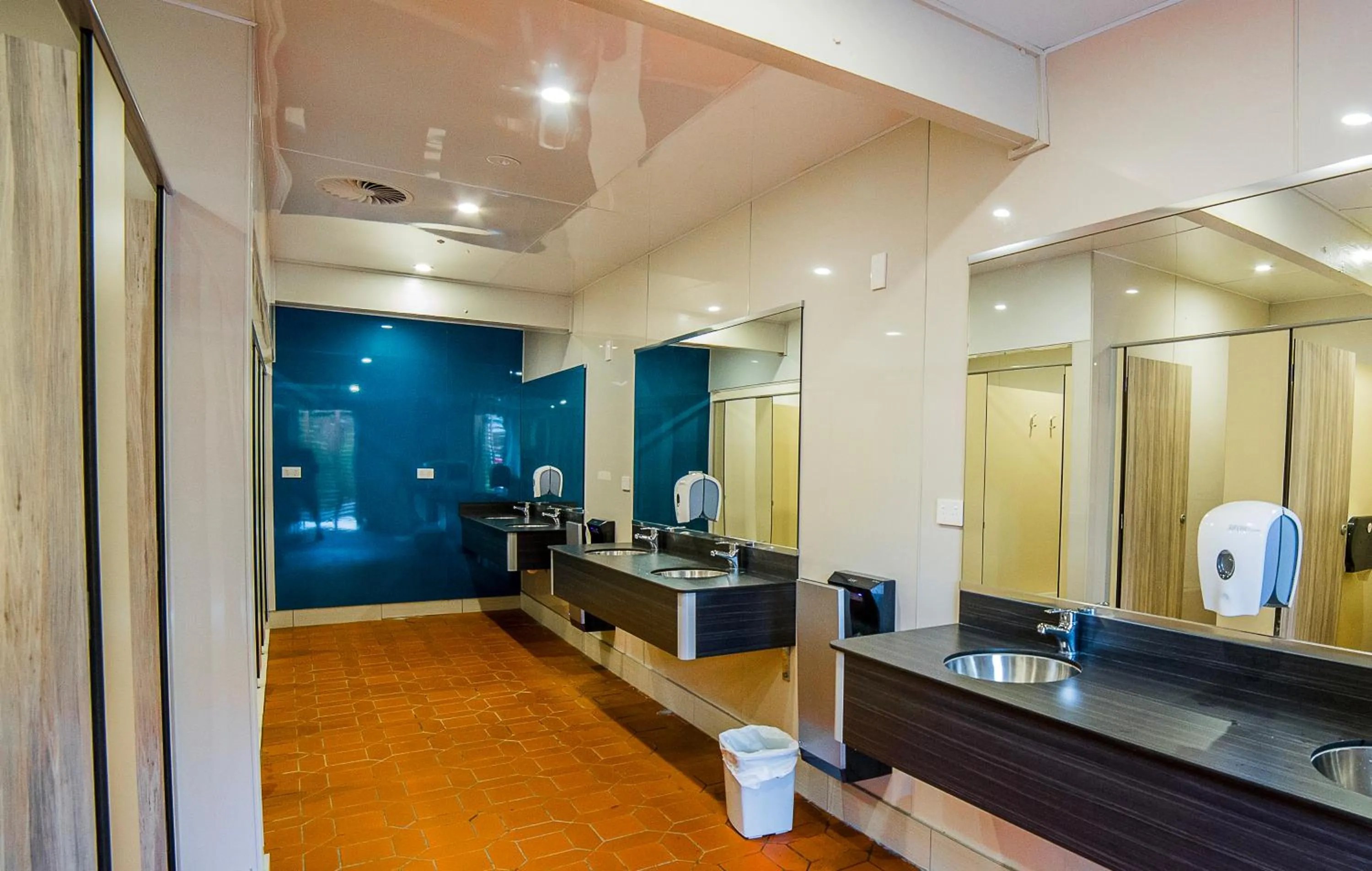 Shower in Te Anau Lakeview Holiday Park & Motels